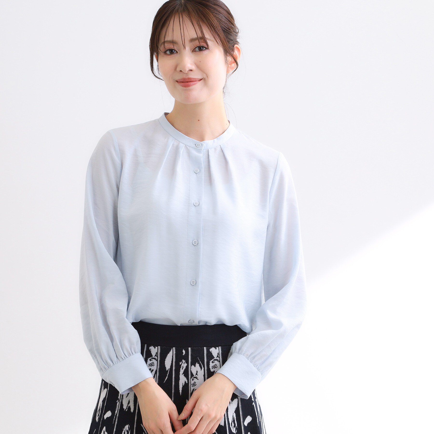 Reflect「【セレモニー／通勤／ボウタイ取り外し可】ボウタイ付きバンドカラーブラウス」|シャツ・ブラウス|