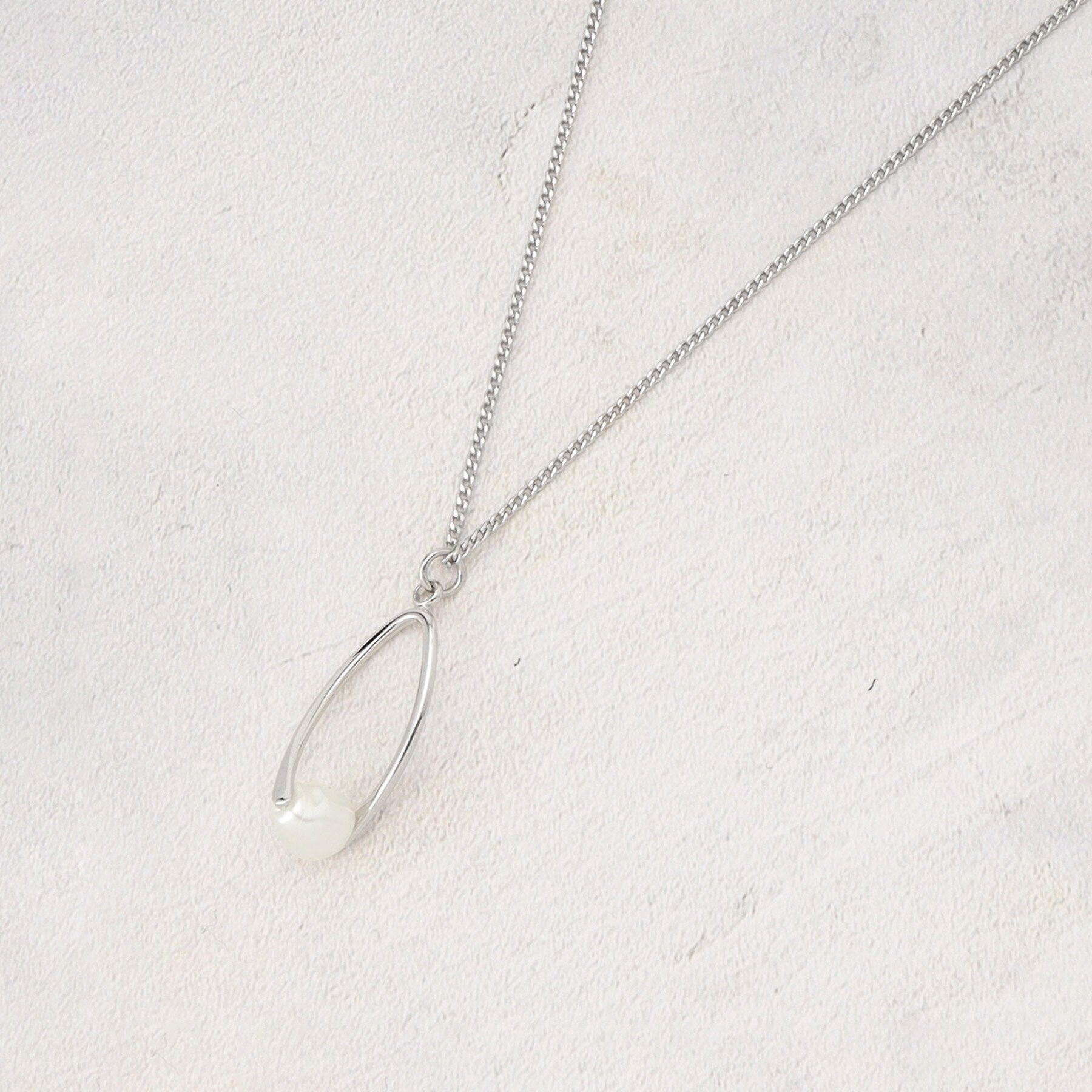 grove「メタルオーバルパール調ロングネックレス」|ネックレス|