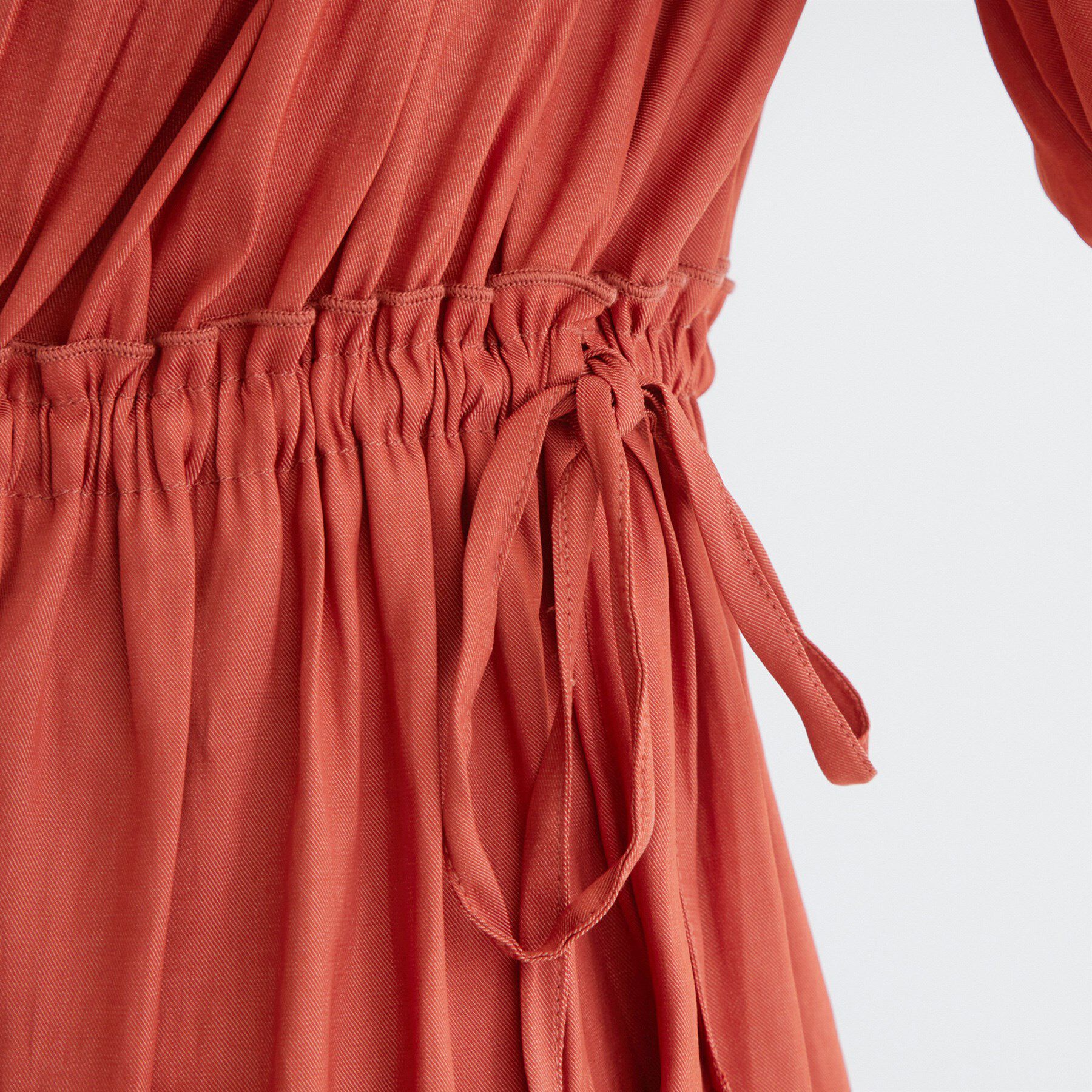 grove「【二の腕/体型カバー】メリハリシルエットが叶うシャーリングブラウス」|シャツ・ブラウス|