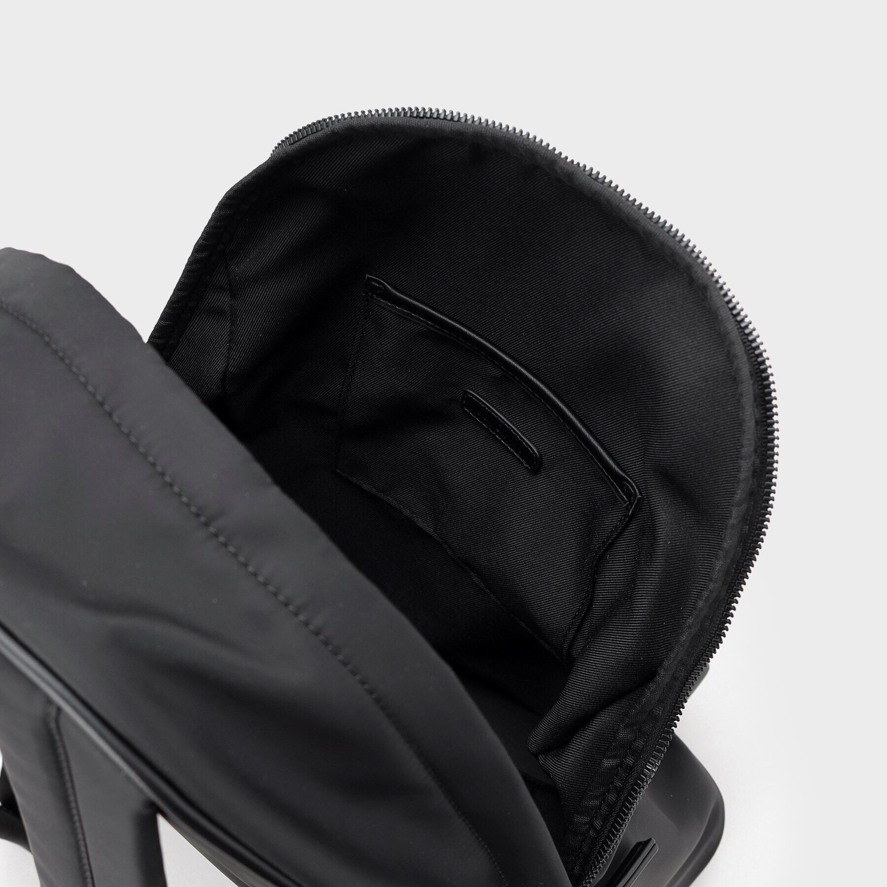 INDIVI「【軽量／撥水】ナイロン＆合皮 マルチリュック」|リュック|