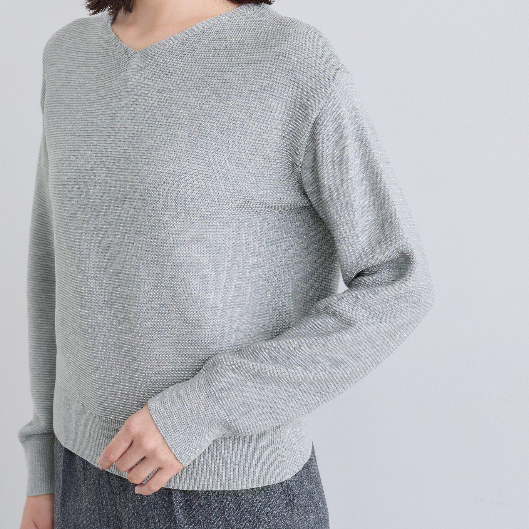 INDIVI「【ウール混ラメ素材】Vネック煌めきニット」|ニット・セーター|