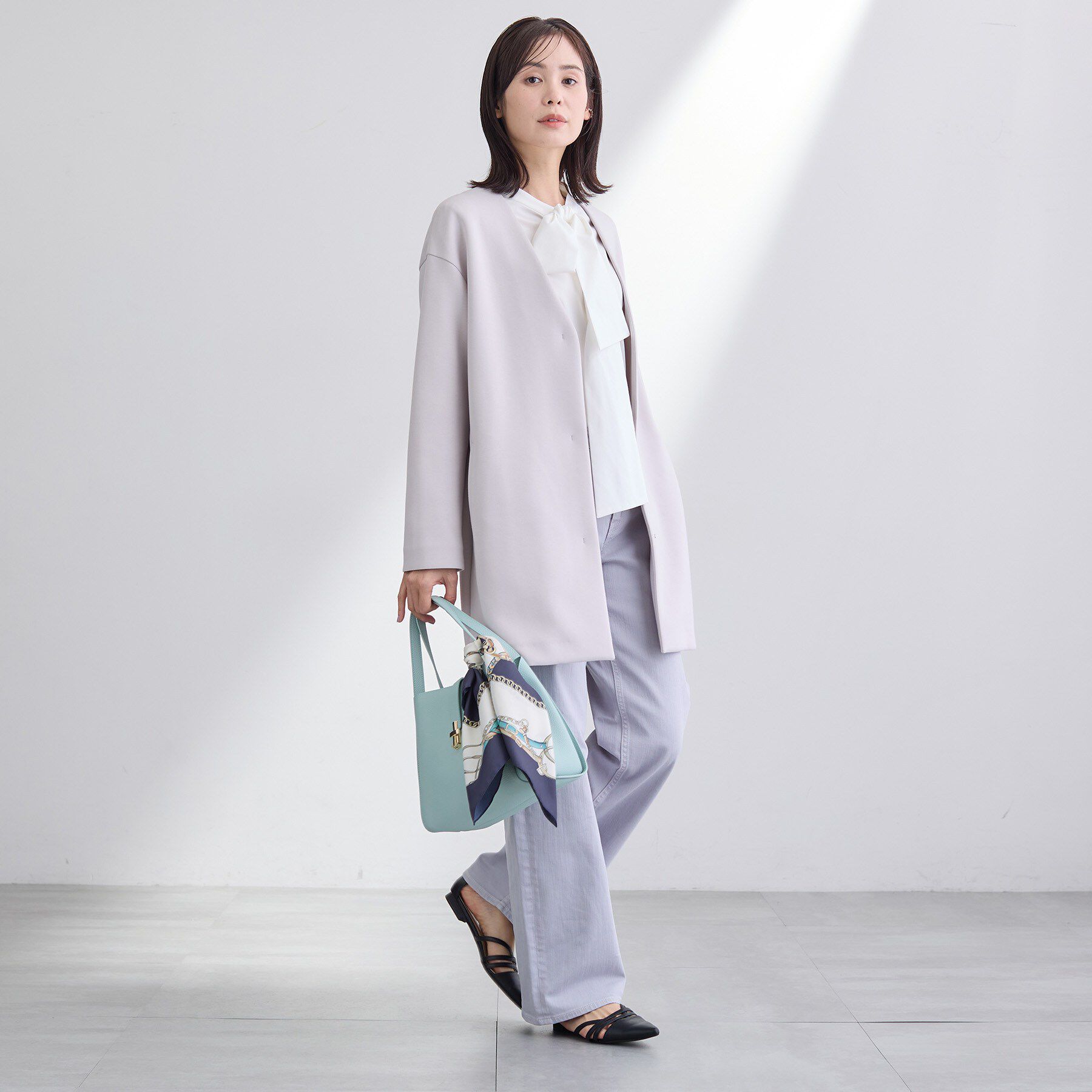 INDIVI「【秋／軽羽織り】ノーカラーミドル丈ライトコート」|ノーカラージャケット|