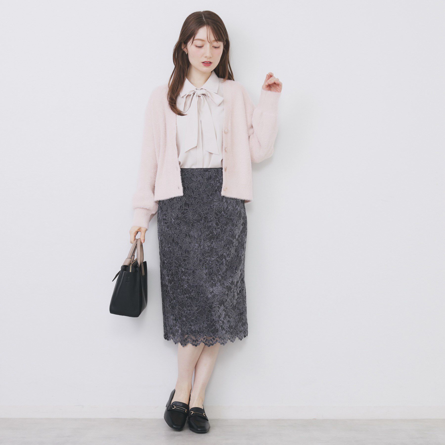 index「ラメフェザーヤーンVネックカーディガン【洗濯機OK】」|カーディガン|