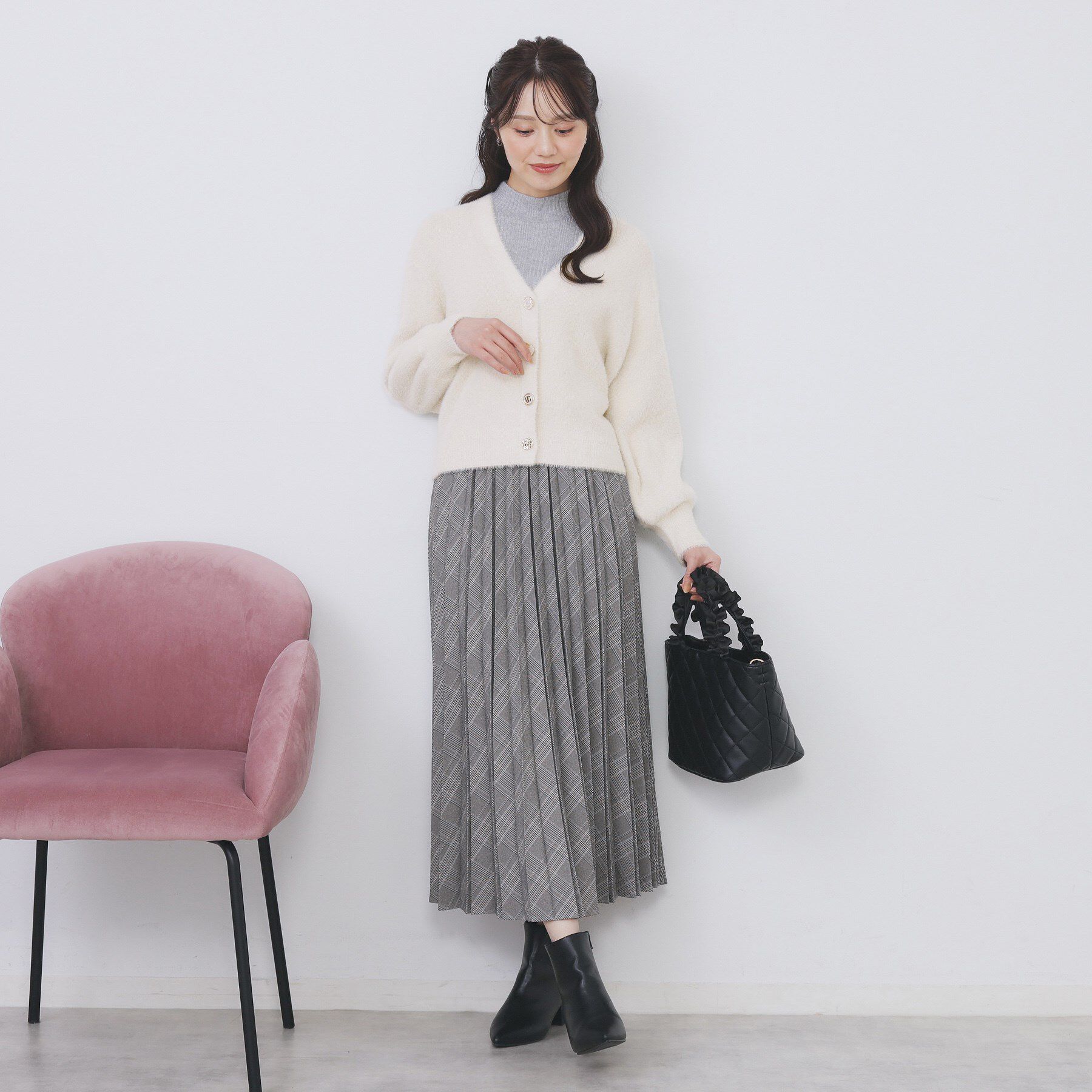 index「ラメフェザーヤーンVネックカーディガン【洗濯機OK】」|カーディガン|