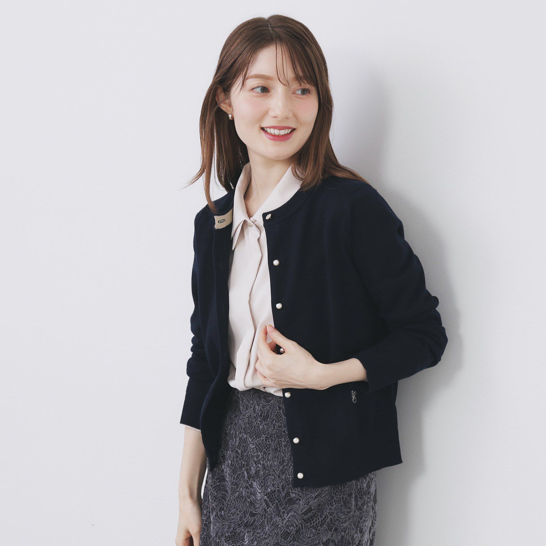 index「ビジュークルーネックカーディガン【洗濯機OK】」|カーディガン|ネイビー(094)