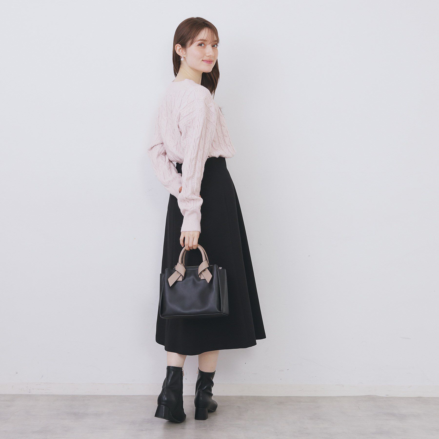 index「ラメ混ファンシーケーブルVネックニット【洗濯機OK】」|ニット・セーター|