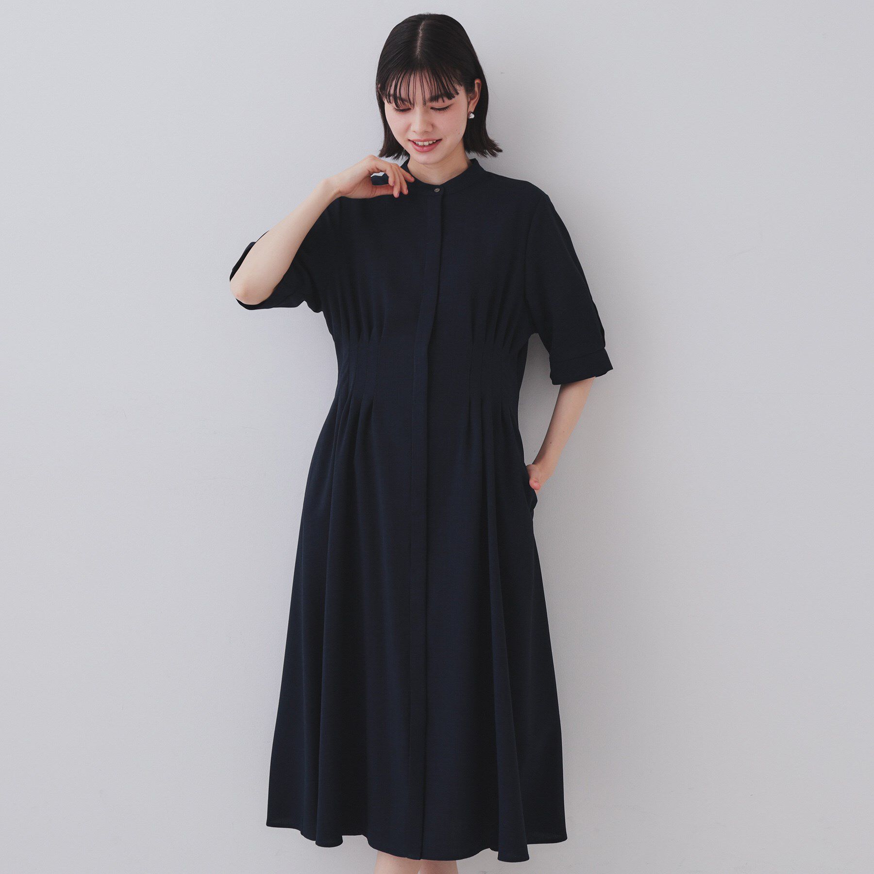 OPAQUE.CLIP「ピンタックフィット＆フレアワンピース【洗濯機洗い可】」|ワンピース|ネイビー(094)