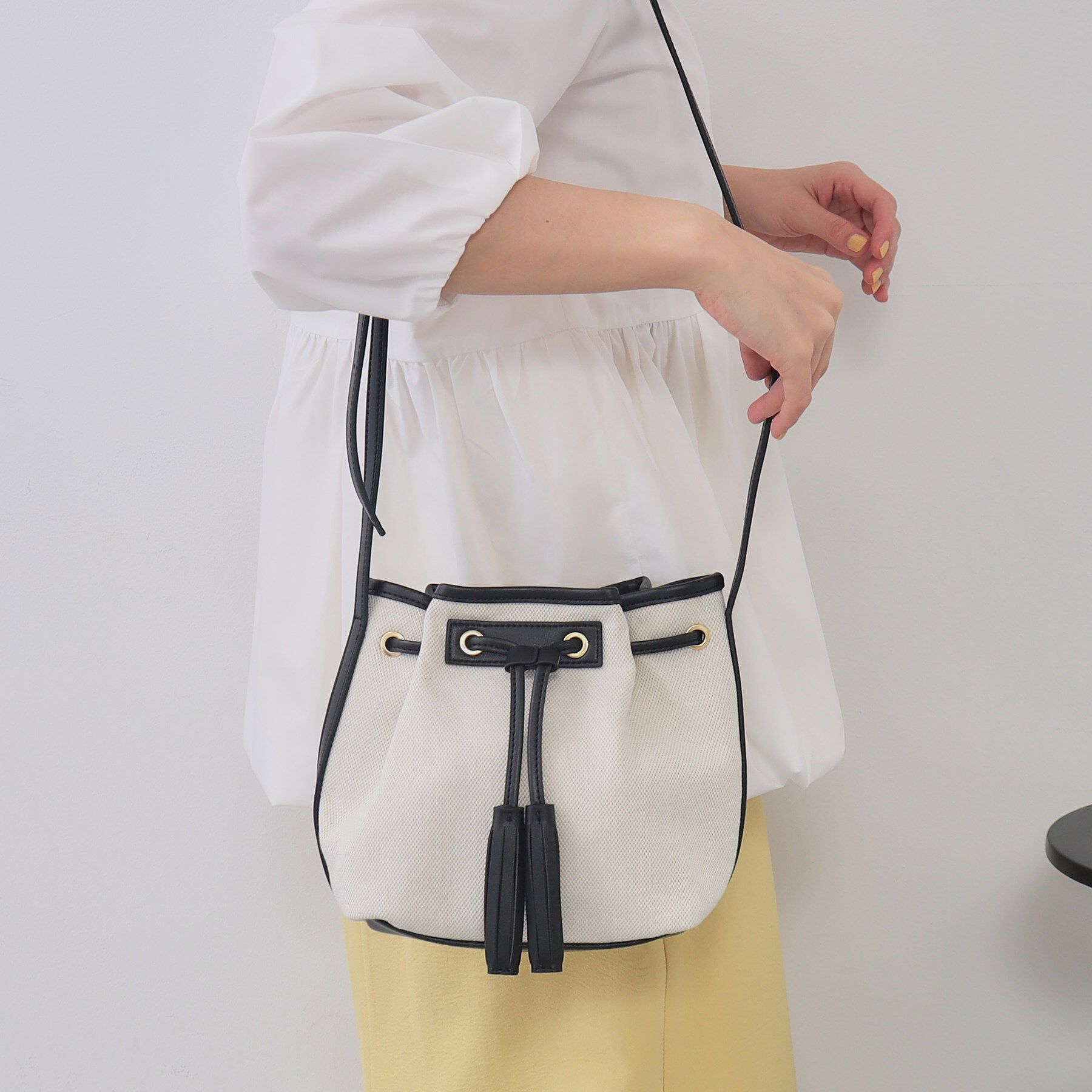 OPAQUE.CLIP「タッセル巾着デザインミニショルダーバッグ」|ショルダー・メッセンジャー|ブラック(519)