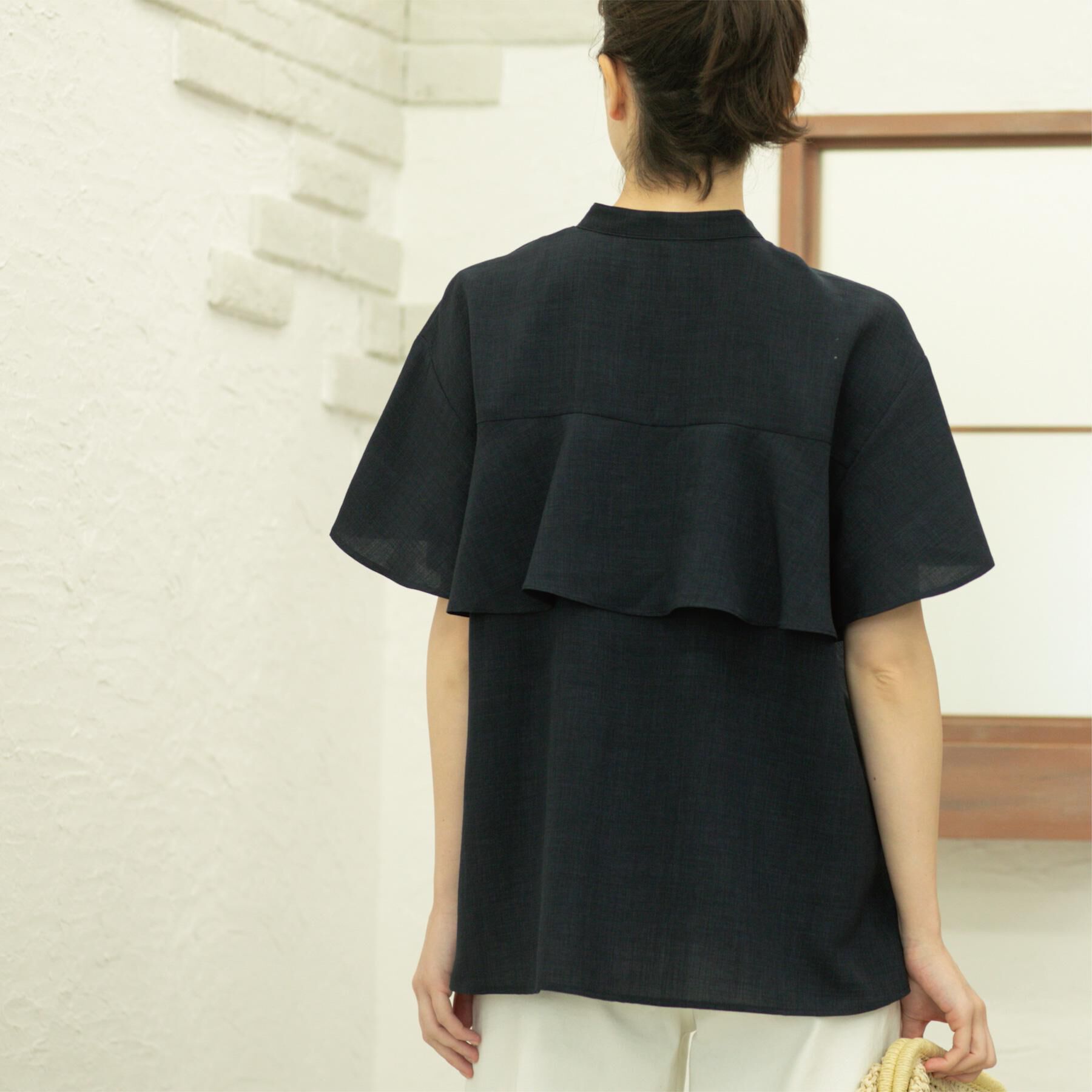 OPAQUE.CLIP「バックフリルバンドカラーブラウス【洗濯機洗い可/吸水速乾/接触冷感】」|シャツ・ブラウス|