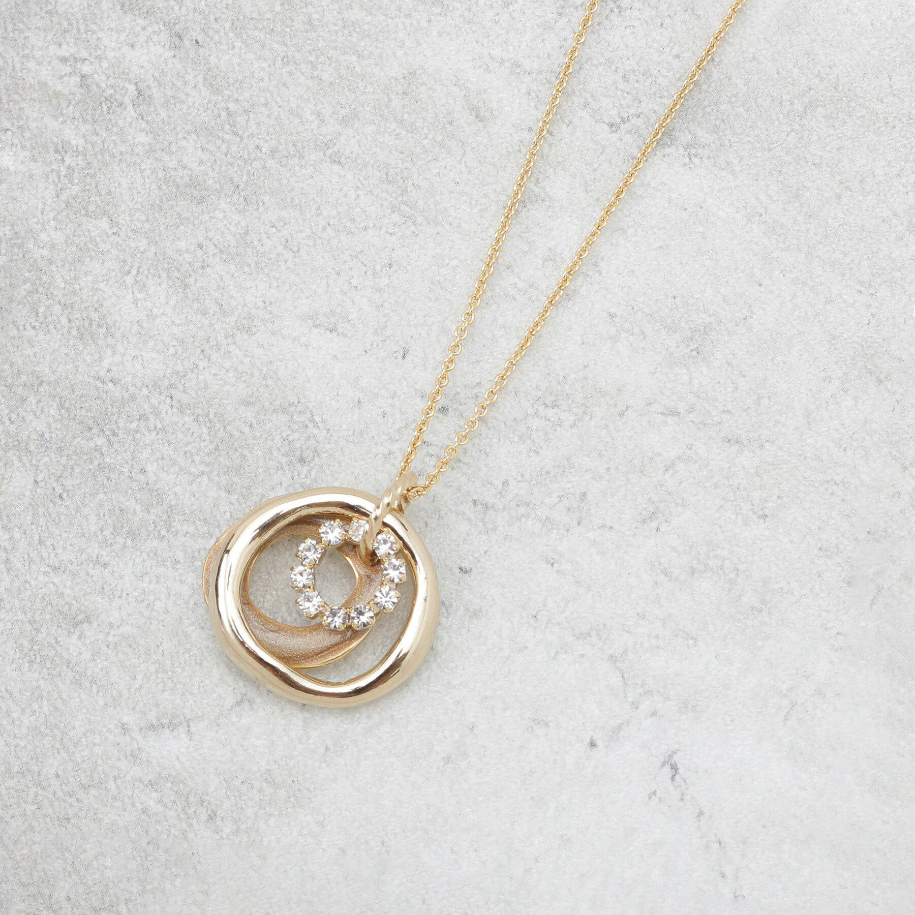 OPAQUE.CLIP「エポ&times;メタル&times;ビジュー トリプルリングネックレス」|ネックレス|