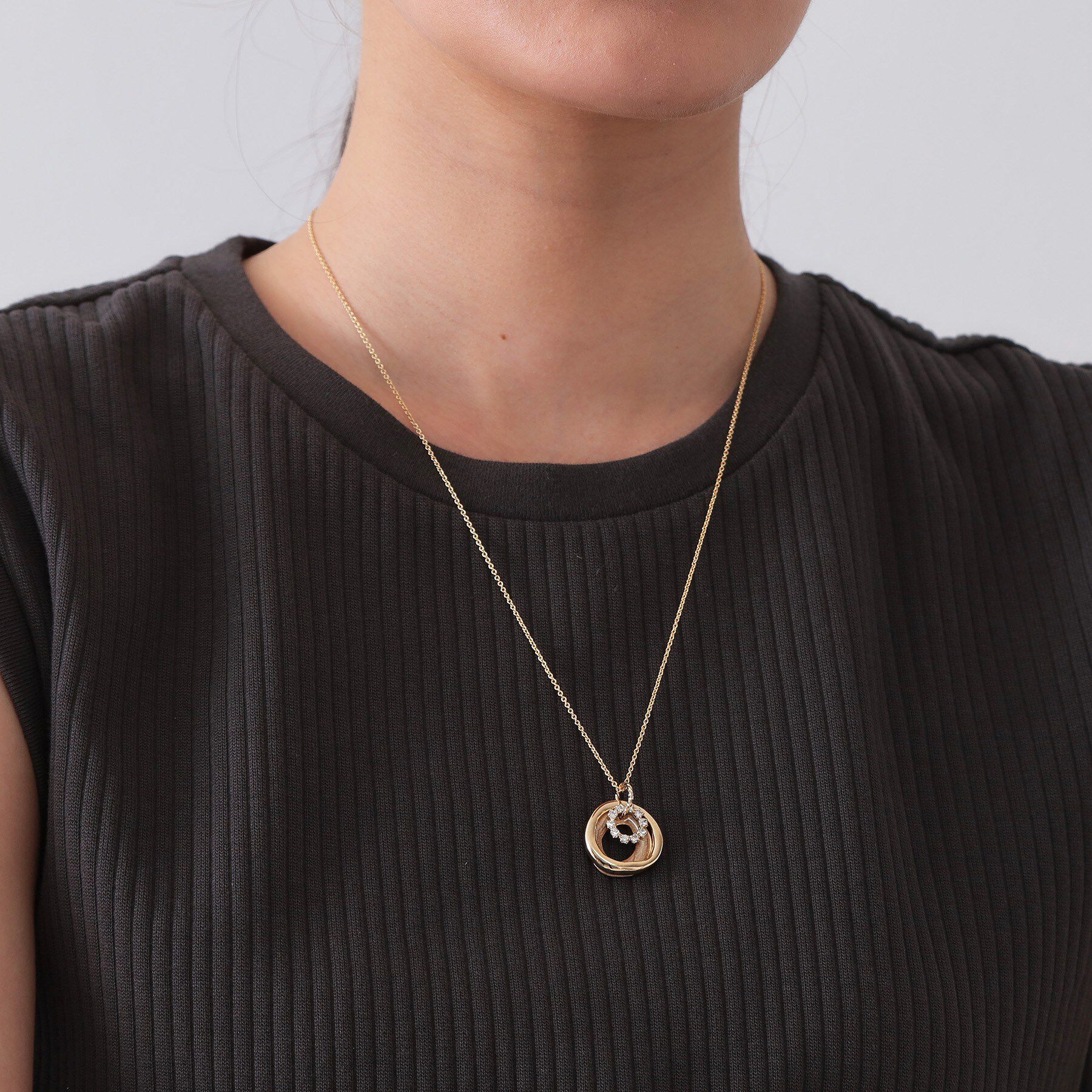 OPAQUE.CLIP「エポ&times;メタル&times;ビジュー トリプルリングネックレス」|ネックレス|