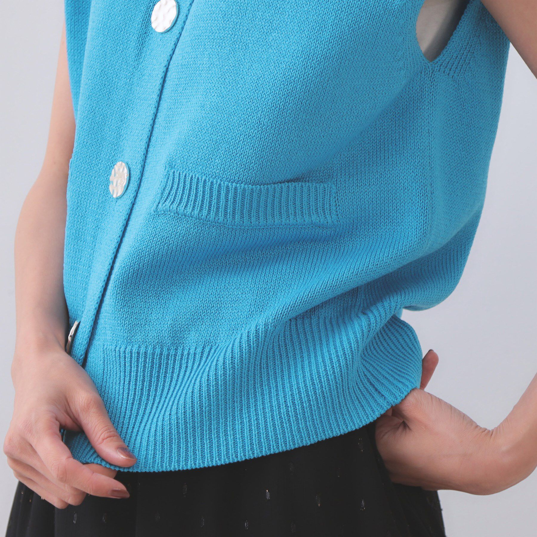 OPAQUE.CLIP「変形ブロンズボタンニットベスト【洗濯機洗い可】」|ベスト・ジレ|