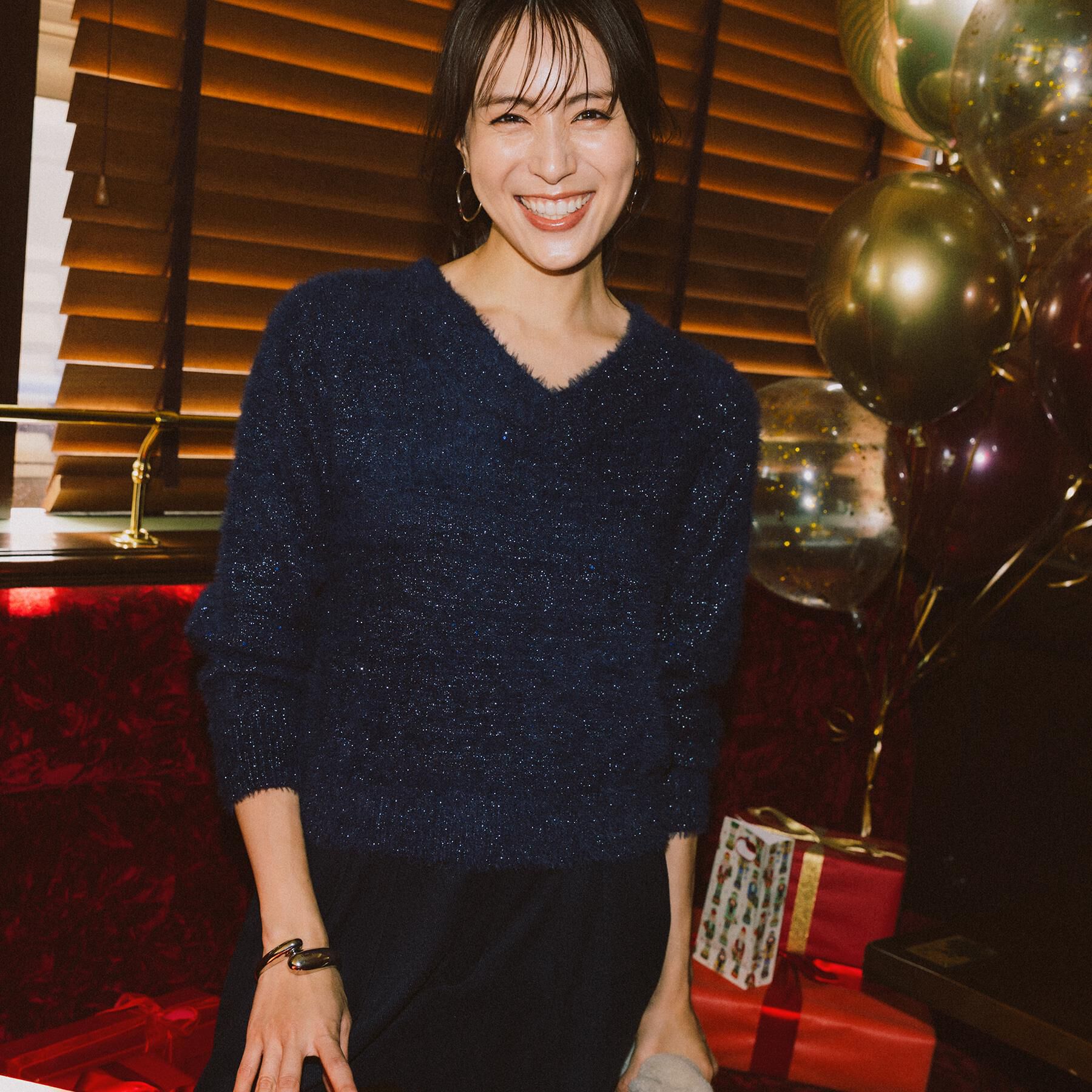 OPAQUE.CLIP「スパンコールフェザーVネックニット【洗濯機OK】」|ニット・セーター|