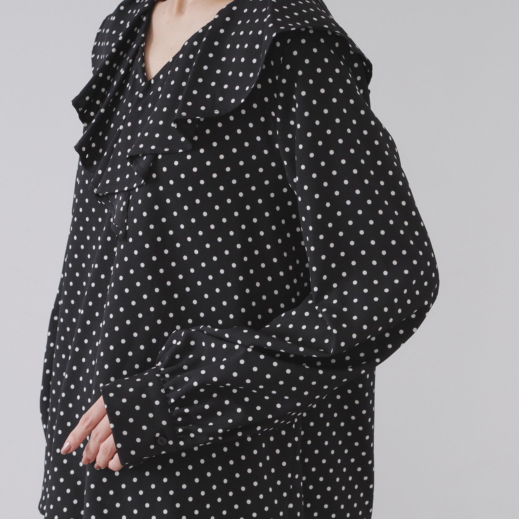 OPAQUE.CLIP「ドットプリントラッフルブラウス【洗濯機OK】」|シャツ・ブラウス|