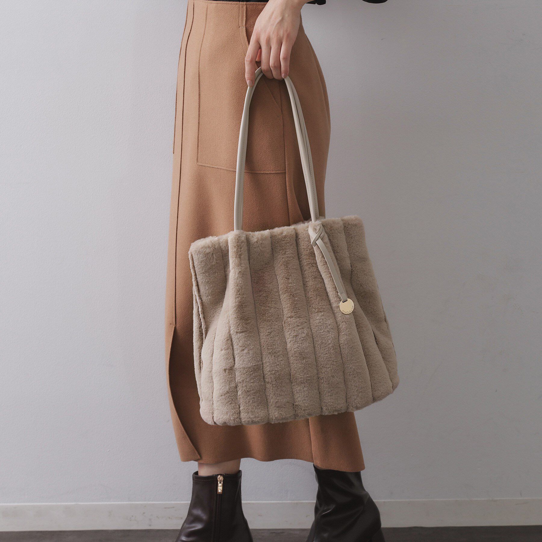 OPAQUE.CLIP「【A4サイズ対応／マチ付き】ストライプフェイクファートートバッグ」|トートバッグ|