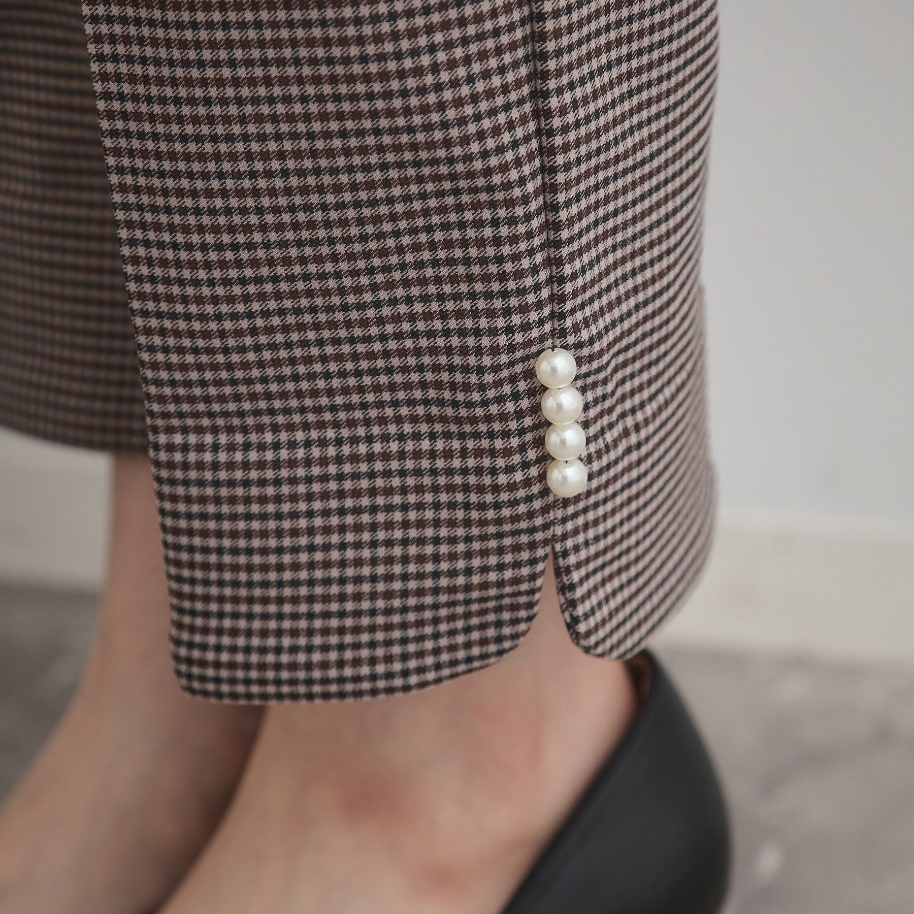 Couture broach「【通勤・美脚見え・あったか】裏起毛パール調スカラ裾デザインパンツ」|その他|