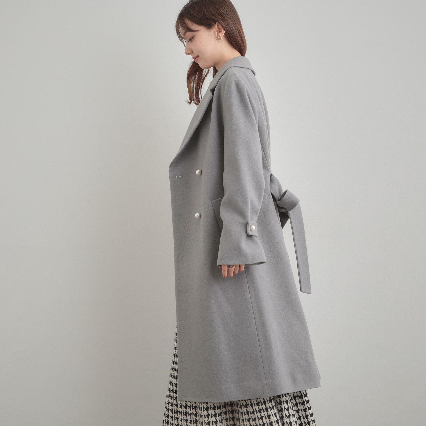 Couture broach「【大人上品・ベルト付き】パール調釦チェスターコート」|チェスターコート|