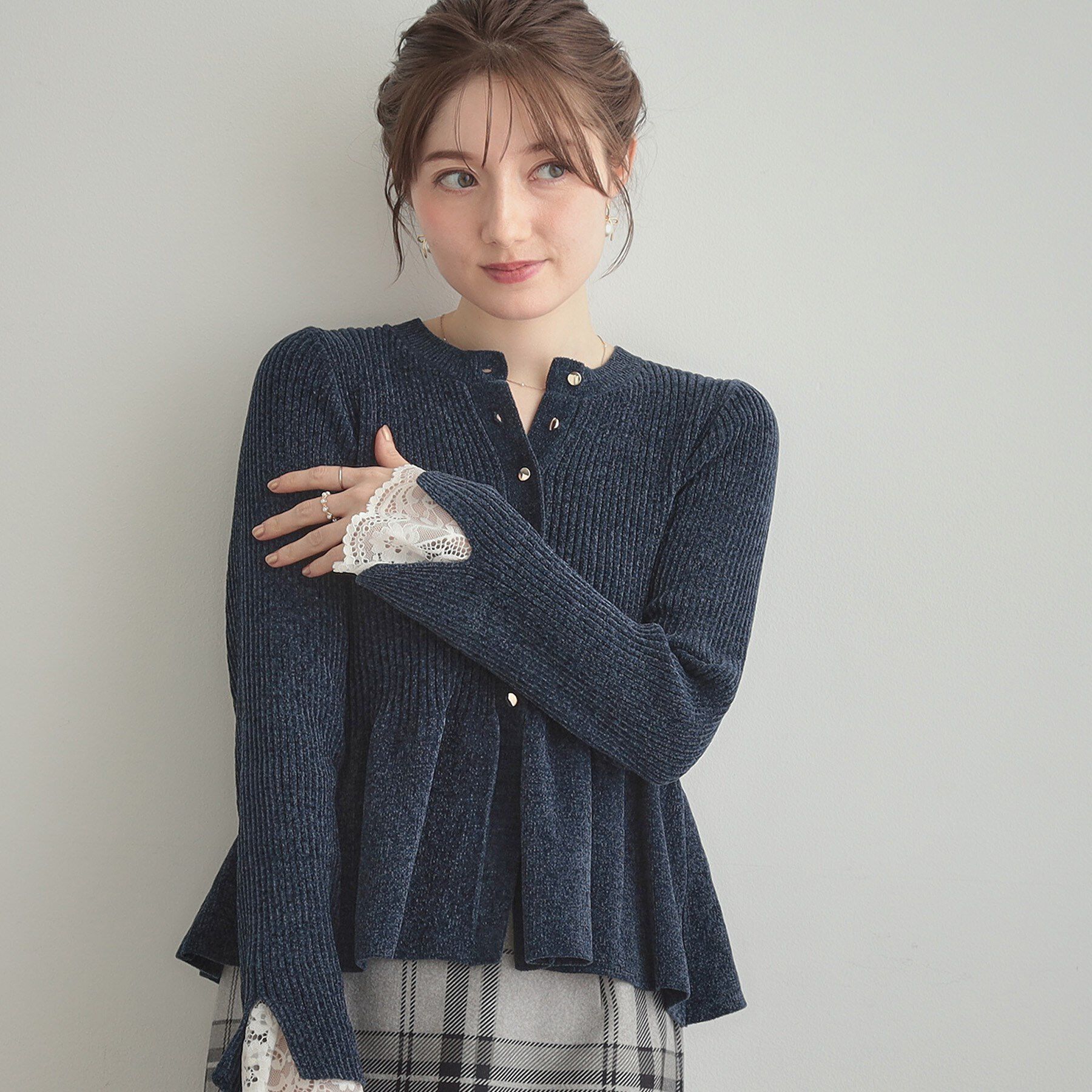 Couture broach「【袖口レース・着映え】短毛モールペプラム カーデ」|カーディガン|