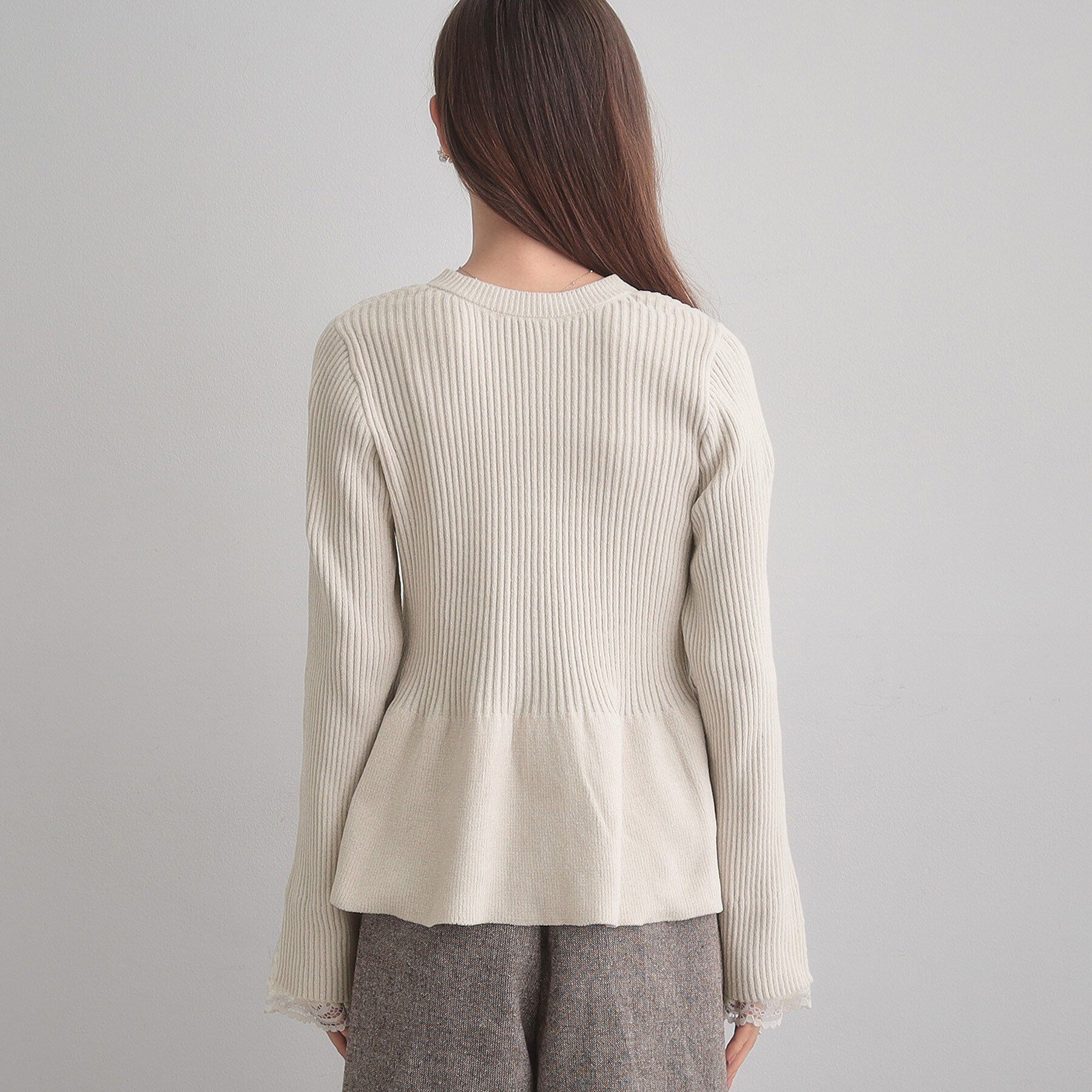 Couture broach「【袖口レース・着映え】短毛モールペプラム カーデ」|カーディガン|