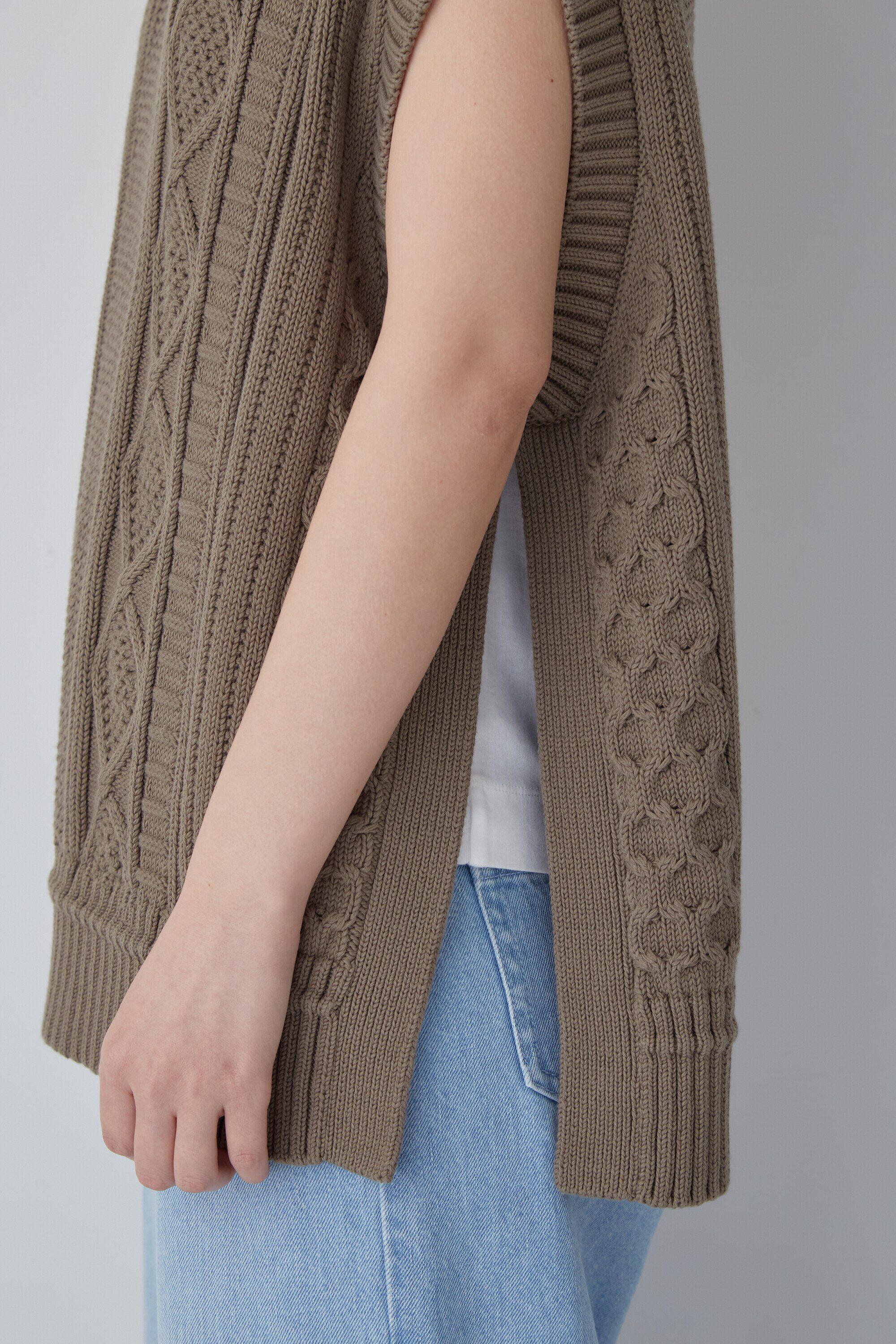  「◆ケーブル編みニットベスト」|ニット・セーター|