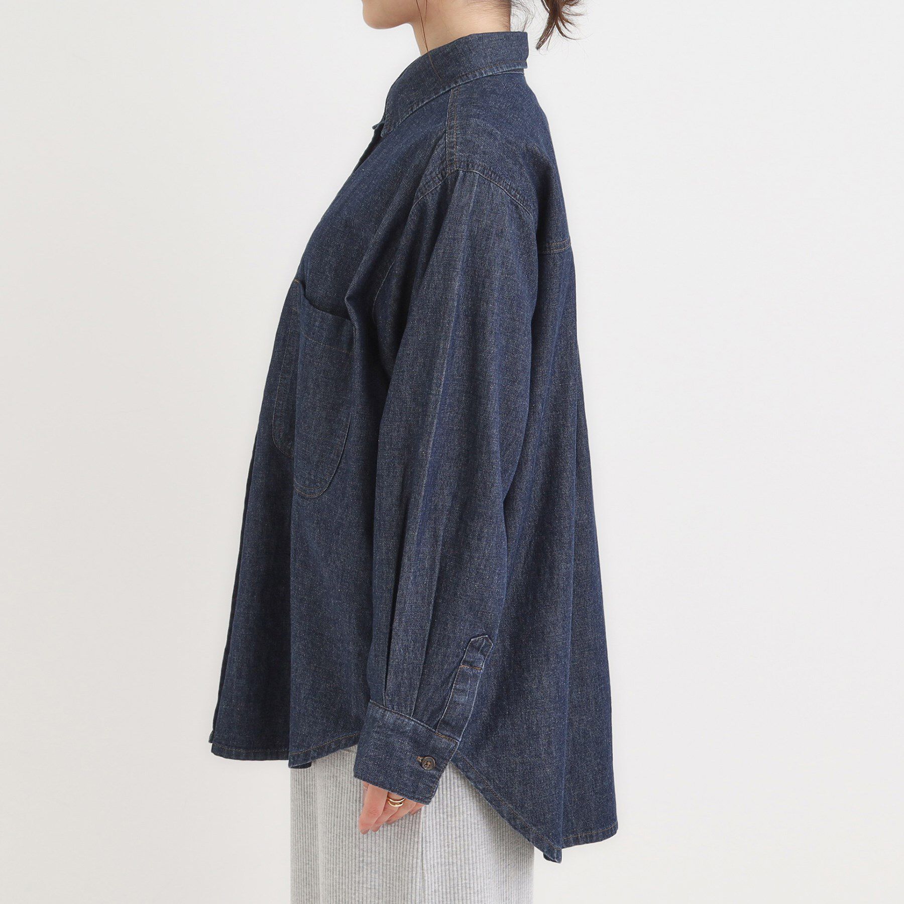 SHOO･LA･RUE「【S-LL】こなれ感をプラスする BIGポケットデニムシャツ」|シャツ・ブラウス|