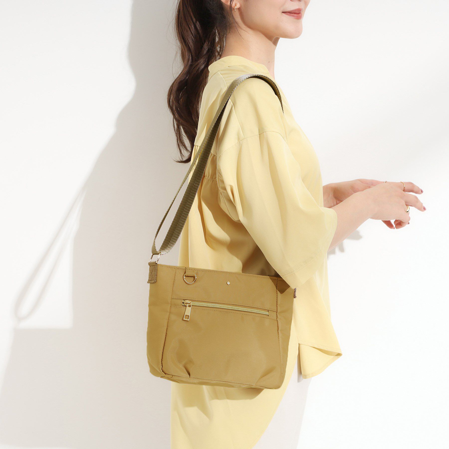 SHOO･LA･RUE「【撥水】フロントファスナーポケットショルダー」|ショルダー・メッセンジャー|キャメルブラウン(0
