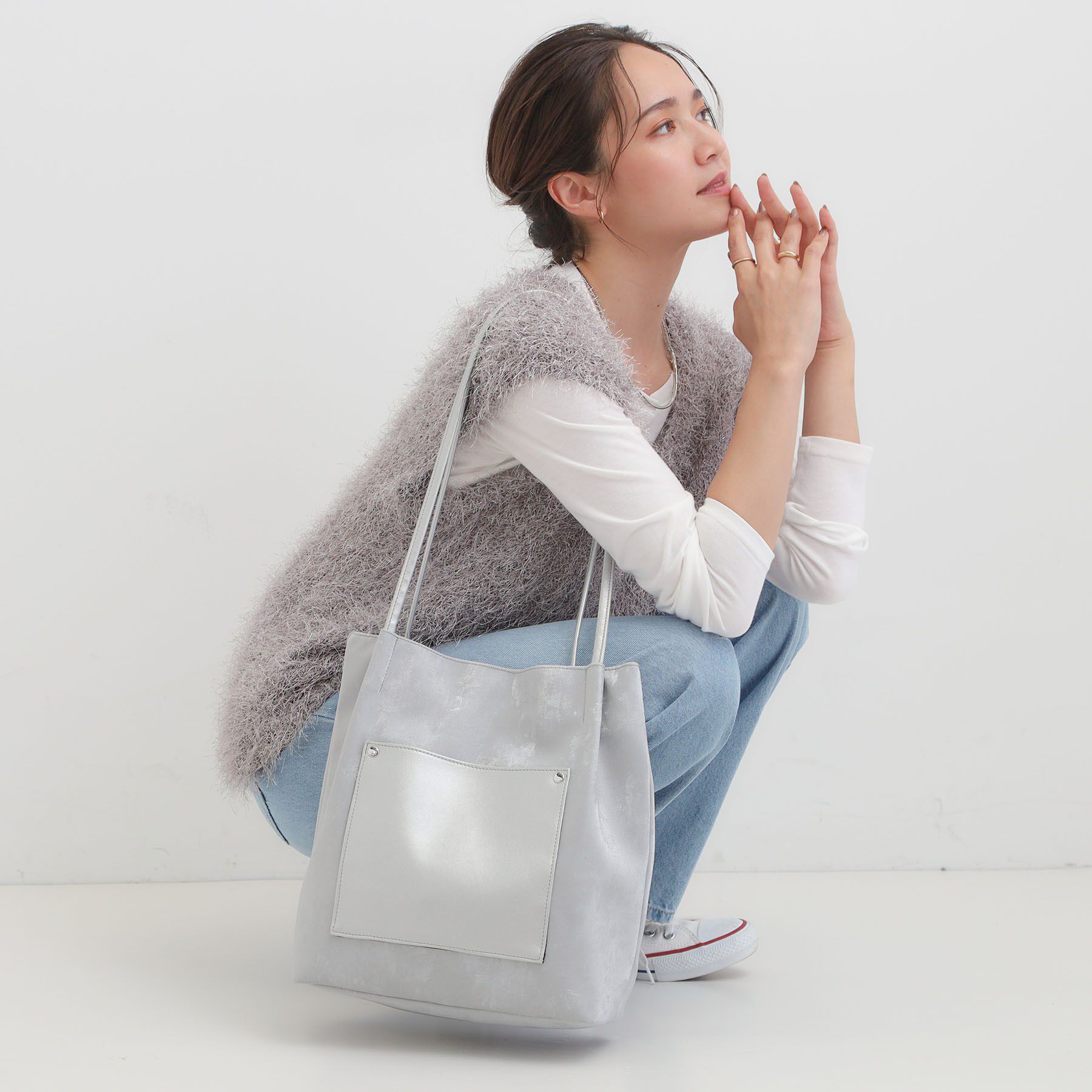 SHOO･LA･RUE「つまみハンドルトートバッグ」|トートバッグ|シルバー(006)