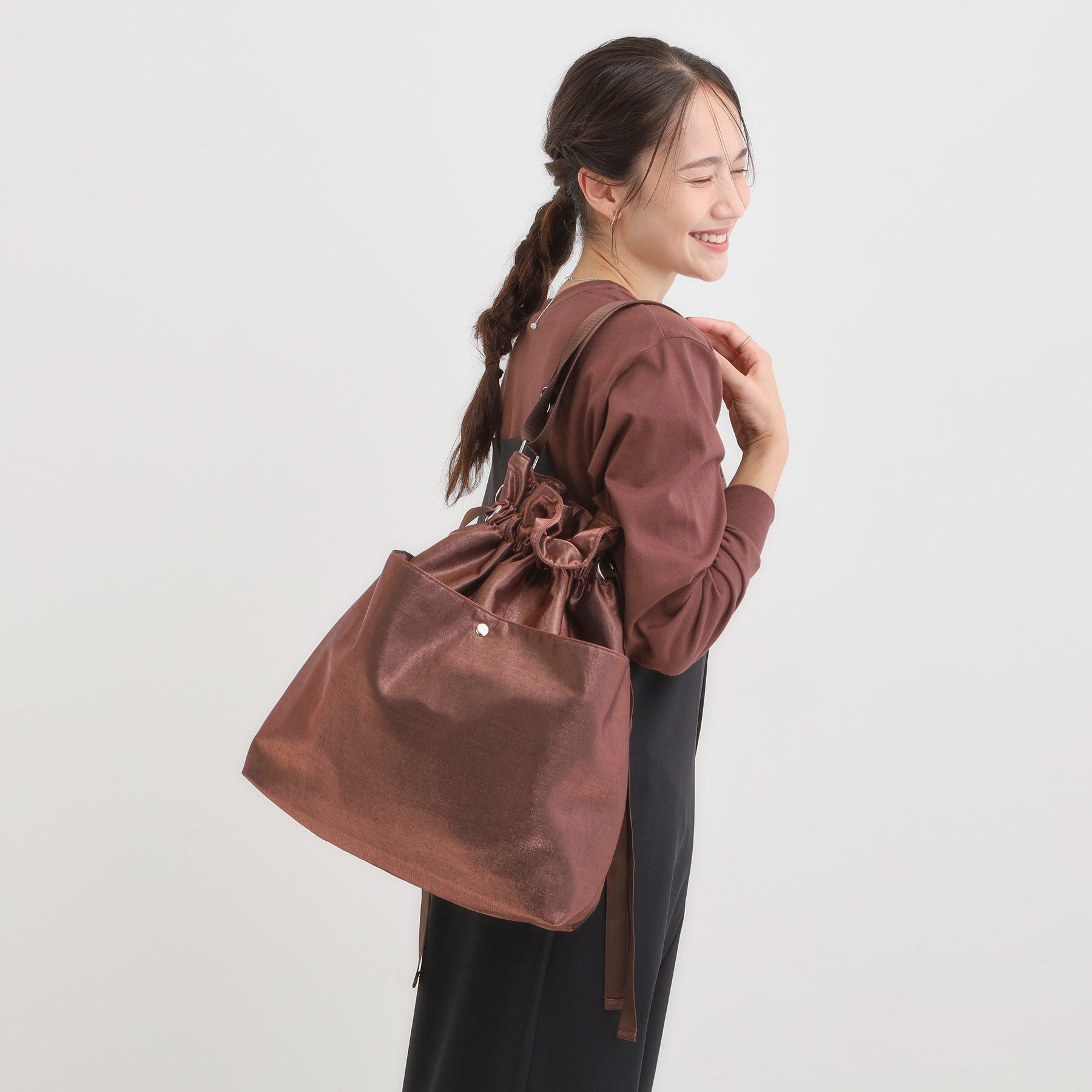 SHOO･LA･RUE「シャイニー生地巾着ショルダーバッグ」|ショルダー・メッセンジャー|