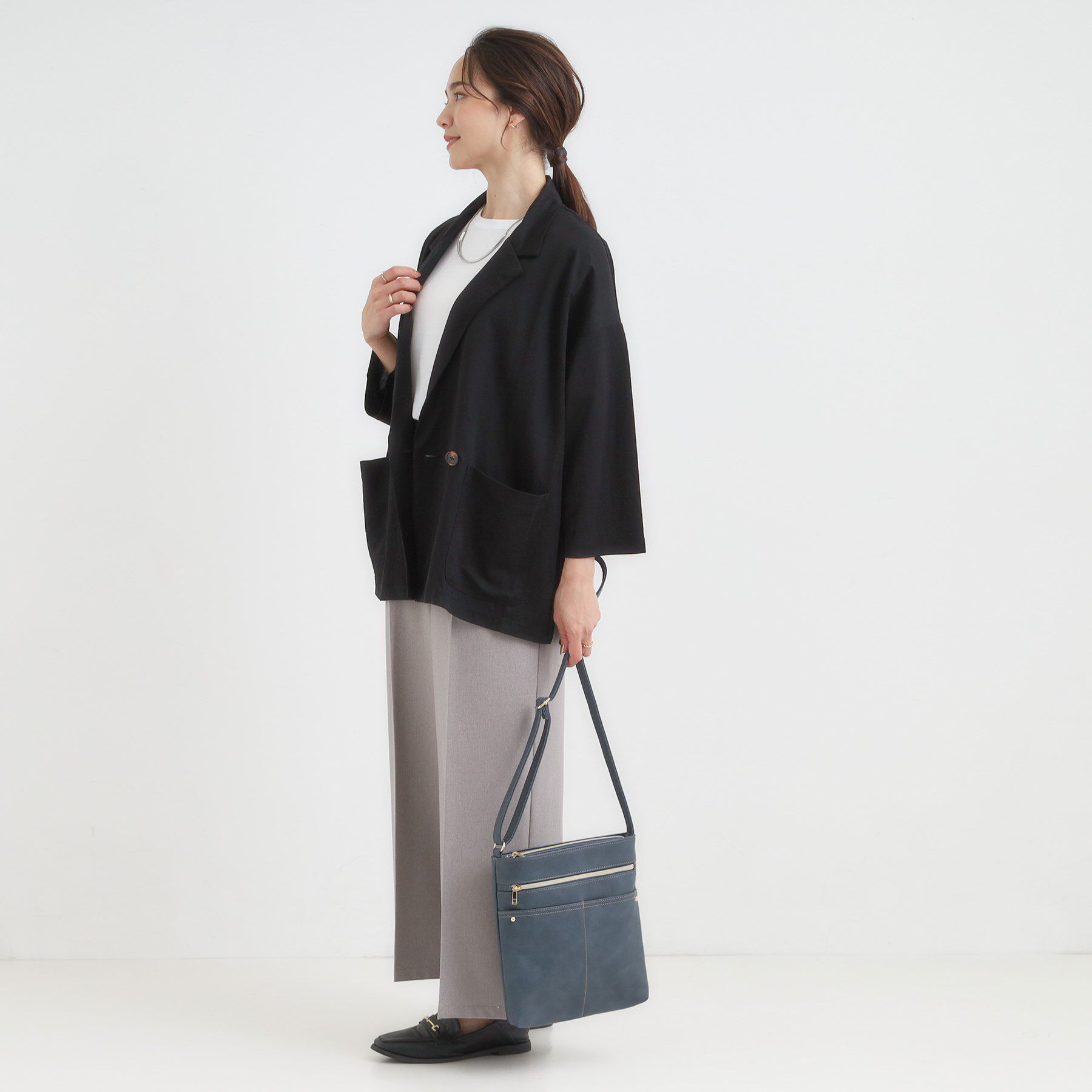 SHOO･LA･RUE「スマートながらしっかり入る アオリポケットが魅力のショルダーバッグ」|ショルダー・メッセンジャー|