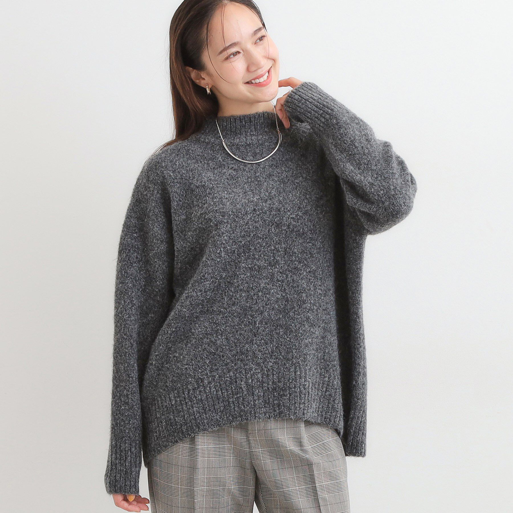 SHOO･LA･RUE「【洗濯機可/S-LL】インせず着られる ふわふわハイネックニット」|ニット・セーター|チャコールグレー(0
