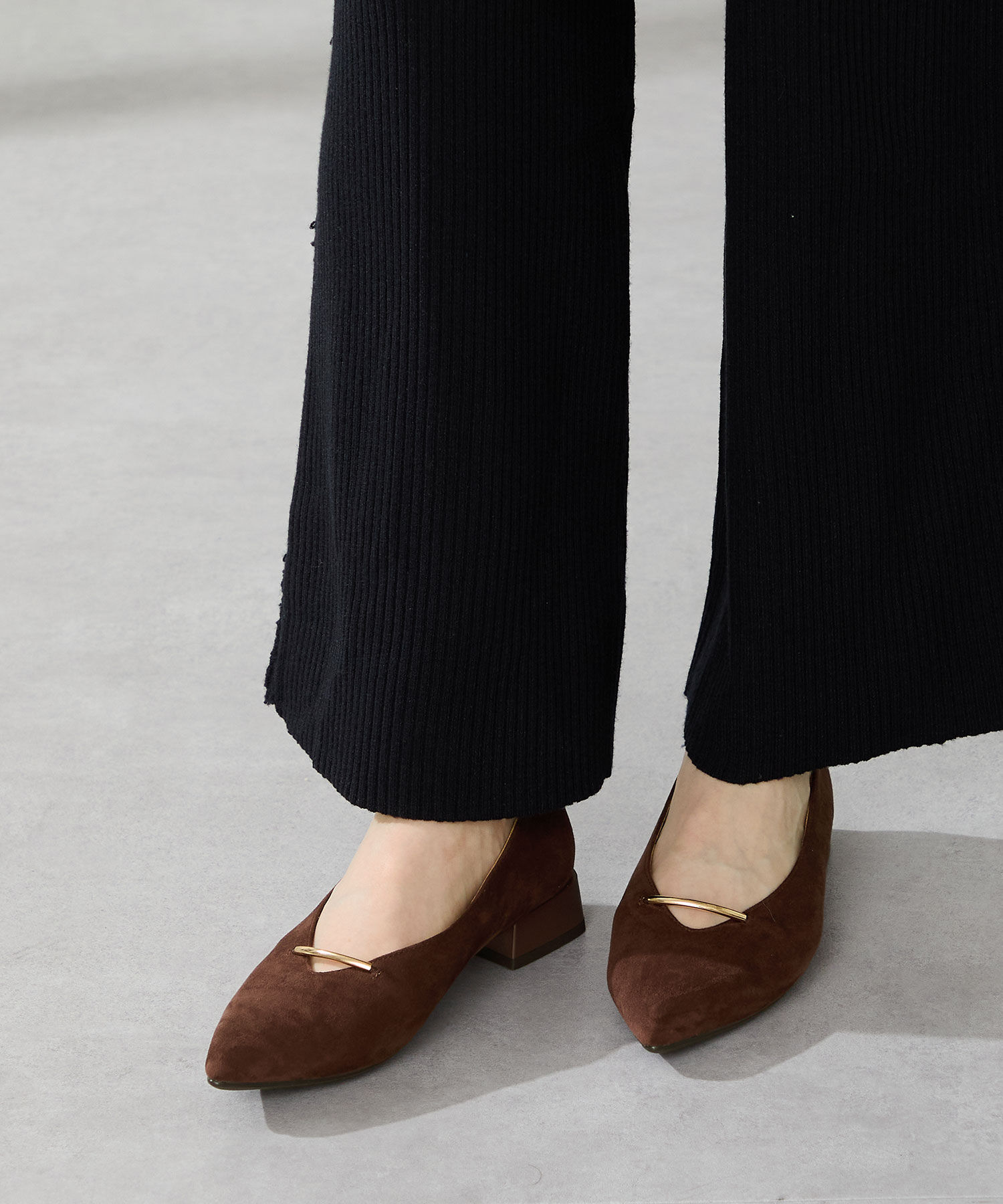 ORiental TRaffic「【WEB限定】ラインメタルパーツ ポインテッドトゥ パンプス /55304 フラット シンプル」|パンプス|BROWN