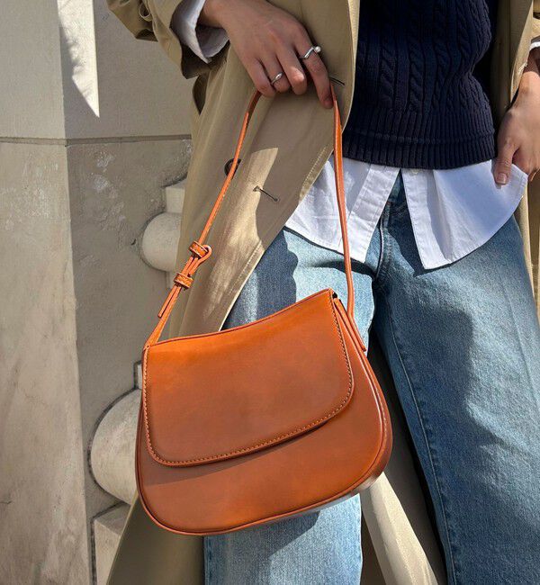 fredy emue「フラップラウンドワンショルバッグ」|ショルダー・メッセンジャー|キャメル