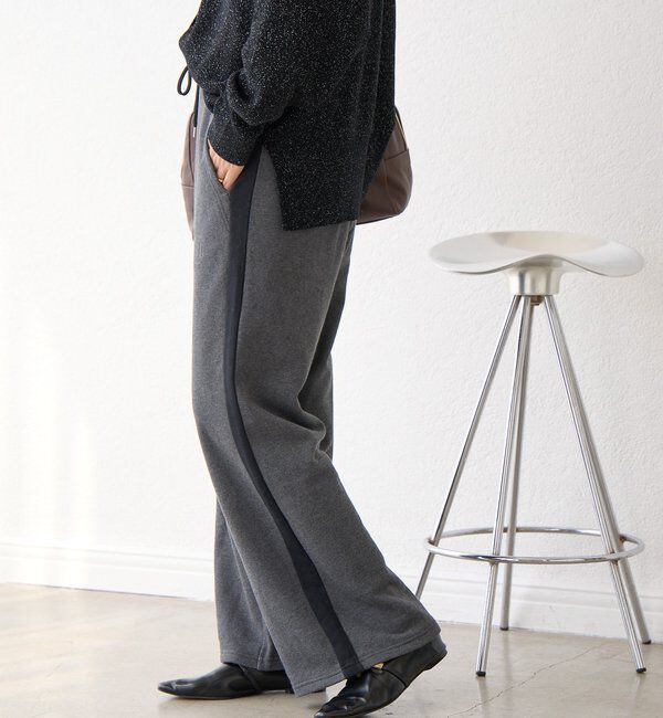  「【スタイリングのアクセントに】サイドラインジャージーパンツ」|チノ|