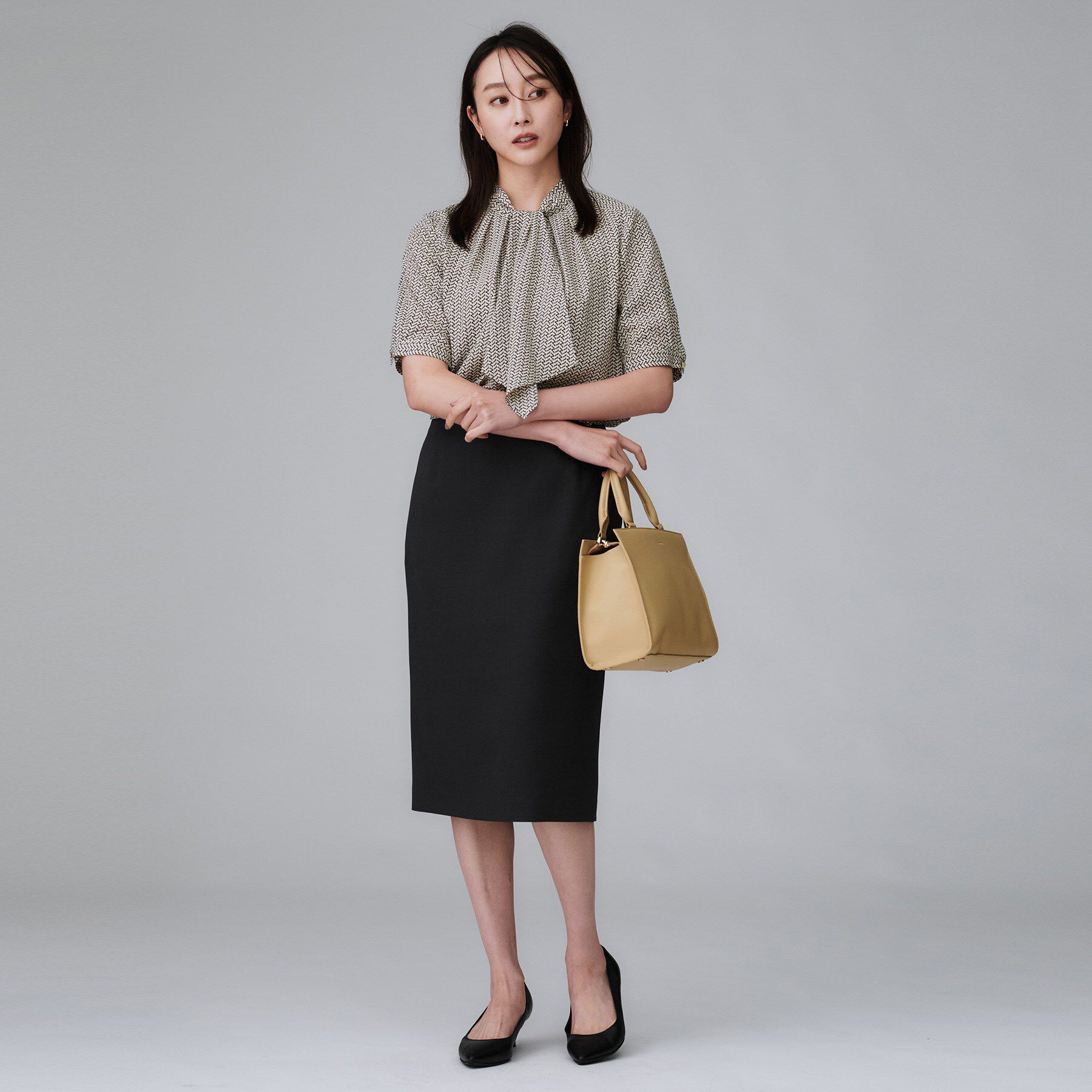 UNTITLED「【通勤/オフィス】ジオメ柄ボウタイブラウス」|シャツ・ブラウス|