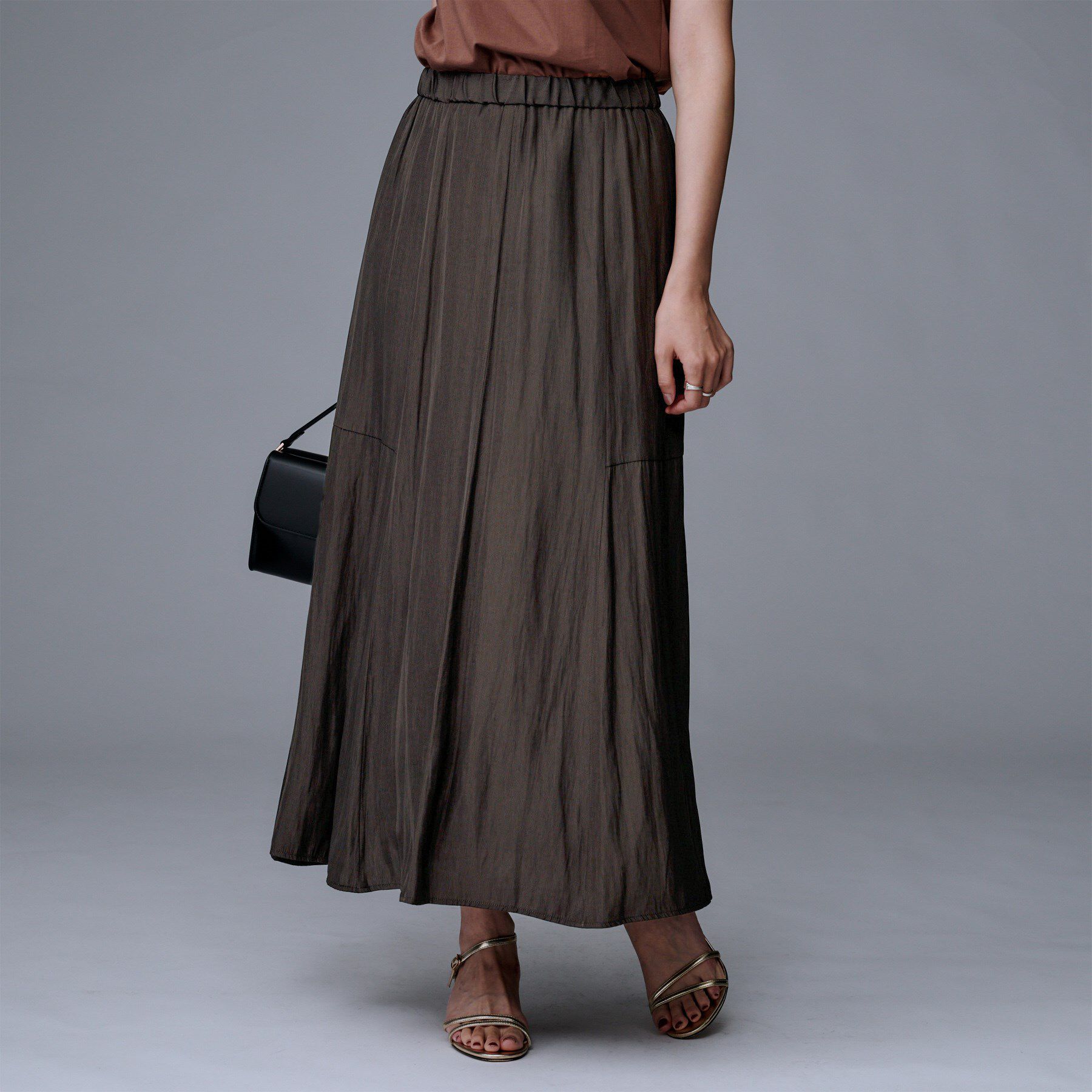 UNTITLED「【洗える/1枚で着映え】ソフト裾フレアスカート」|スカート|ブラウン(044)