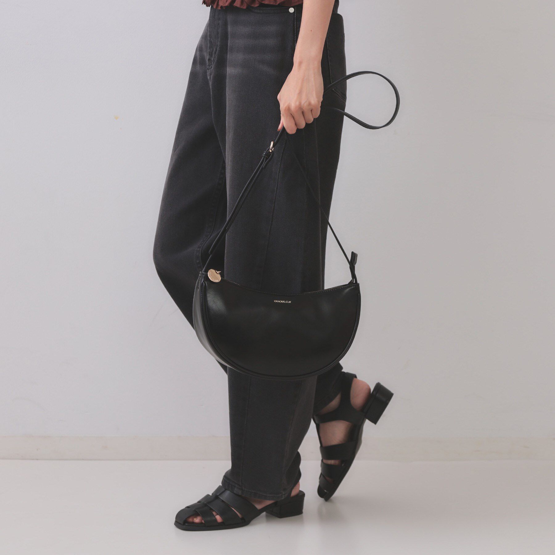OPAQUE.CLIP「【軽量】オイル調合皮ムーンショルダーバッグ」|ショルダー・メッセンジャー|