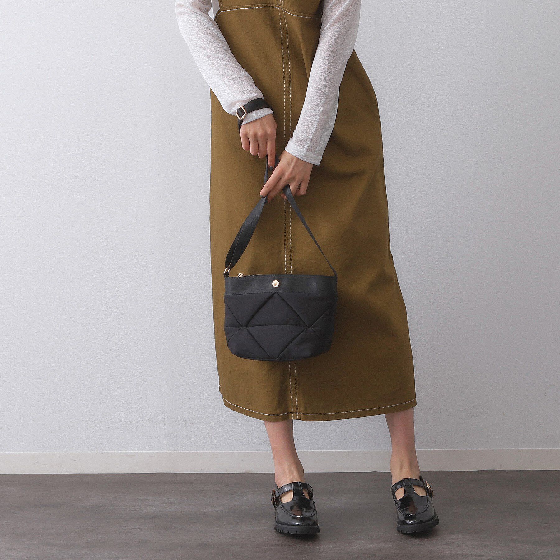 OPAQUE.CLIP「【軽量】トライアングルミニショルダーバッグ」|ショルダー・メッセンジャー|ブラック(019)