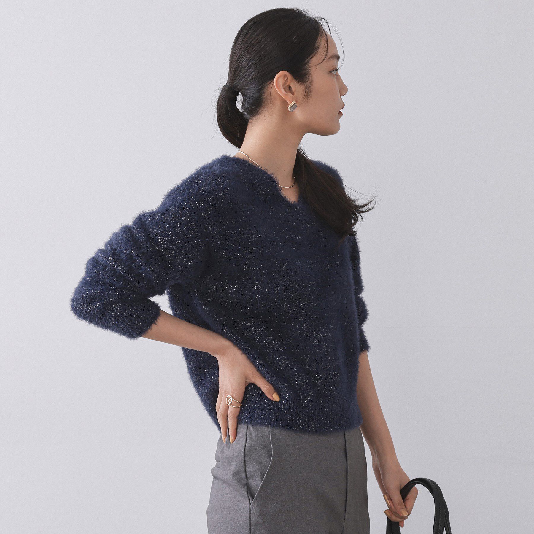 OPAQUE.CLIP「スパンコールフェザーVネックニット【洗濯機OK】」|ニット・セーター|