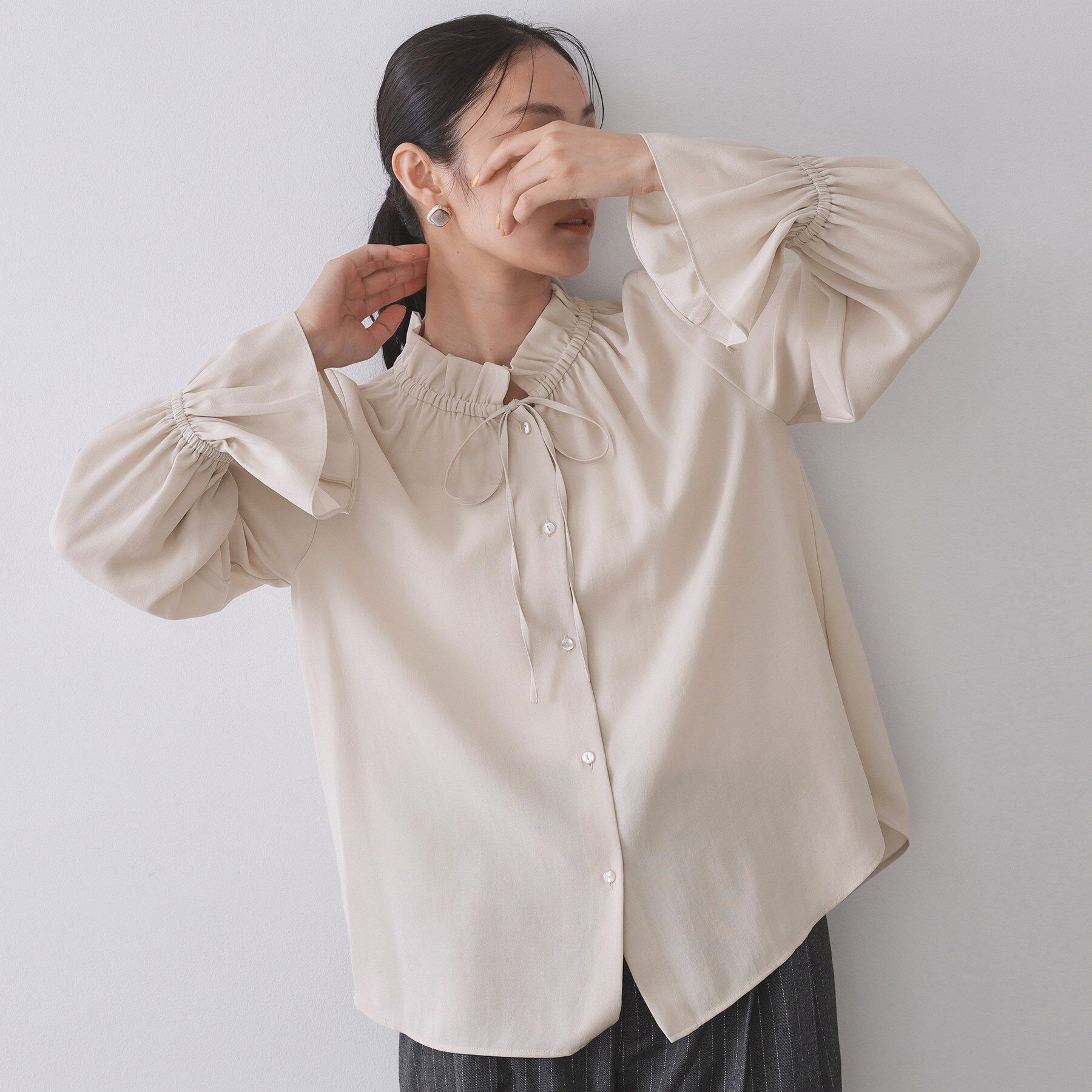 OPAQUE.CLIP「フリルカラーブラウス【洗濯機OK】」|シャツ・ブラウス|グレージュ(050)