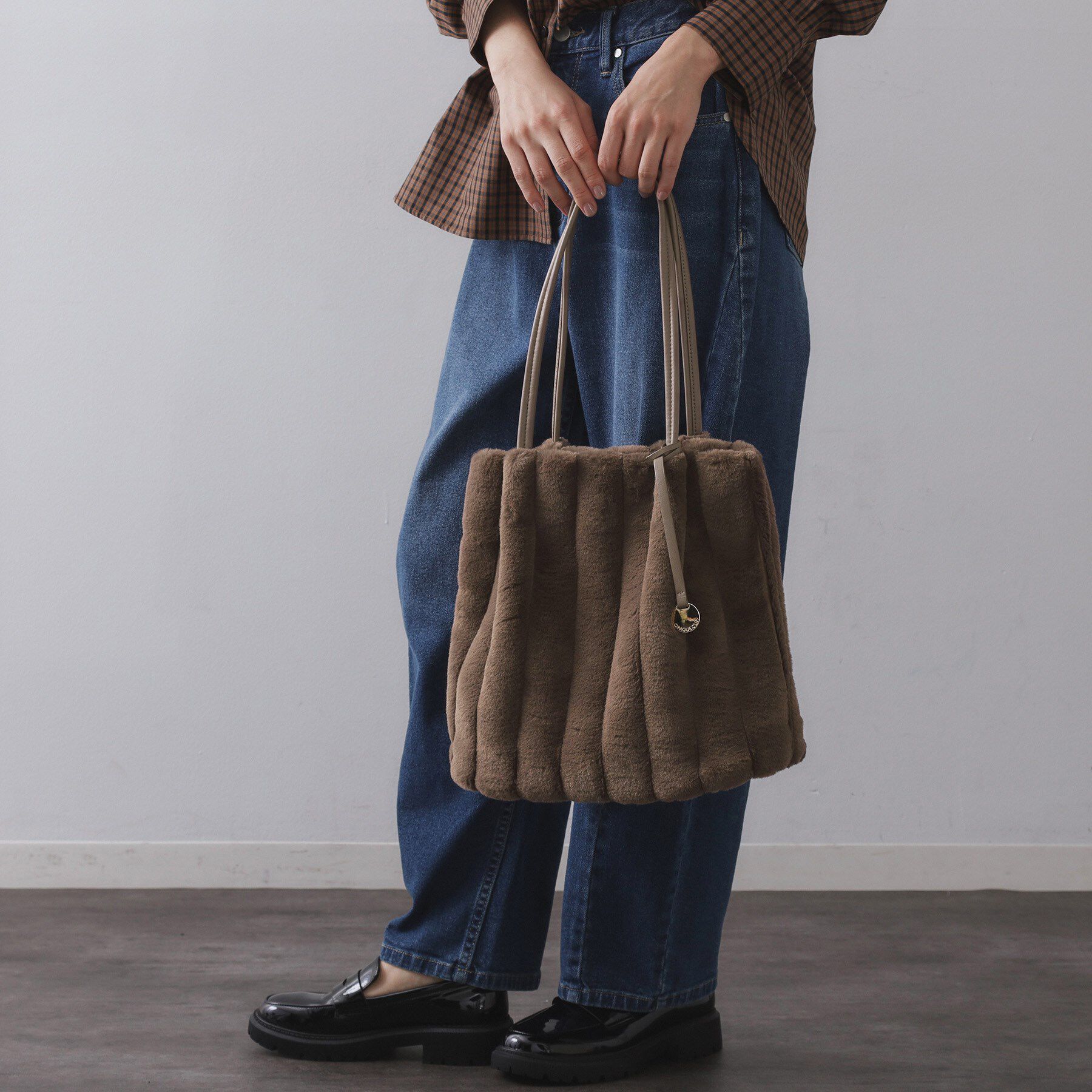 OPAQUE.CLIP「【A4サイズ対応／マチ付き】ストライプフェイクファートートバッグ」|トートバッグ|