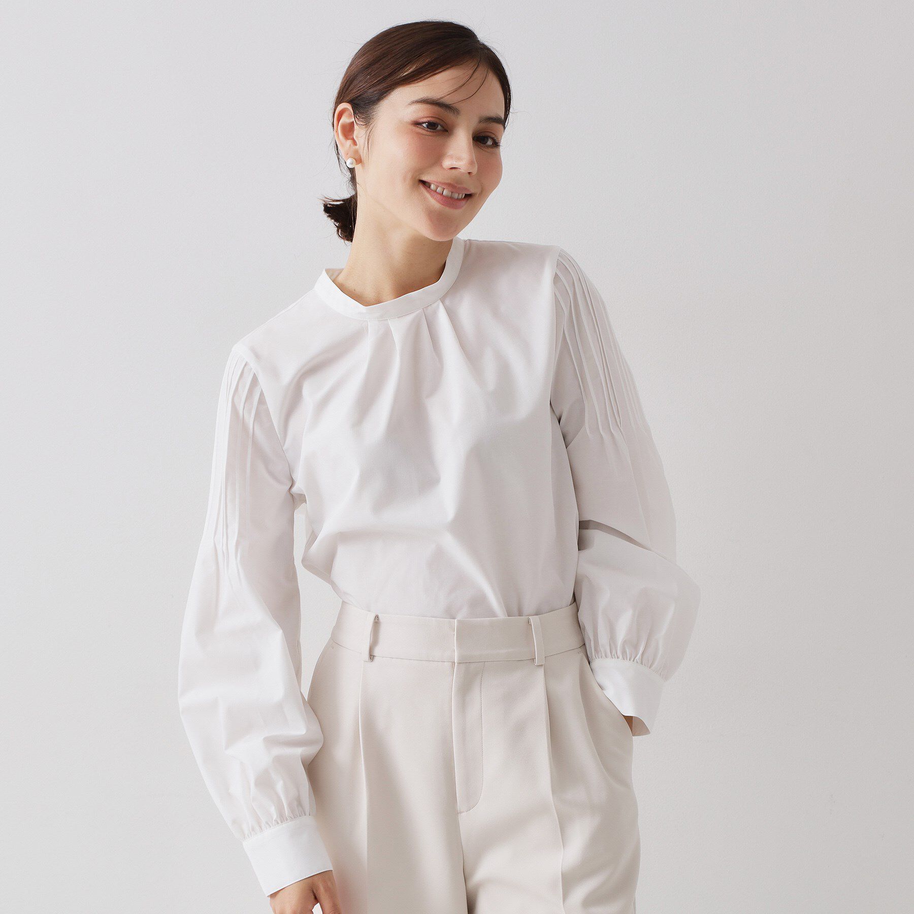 OPAQUE.CLIP「≪通勤・セレモニー対応≫袖タックボリュームブラウス【洗濯機OK】」|シャツ・ブラウス|ホワイト(001)