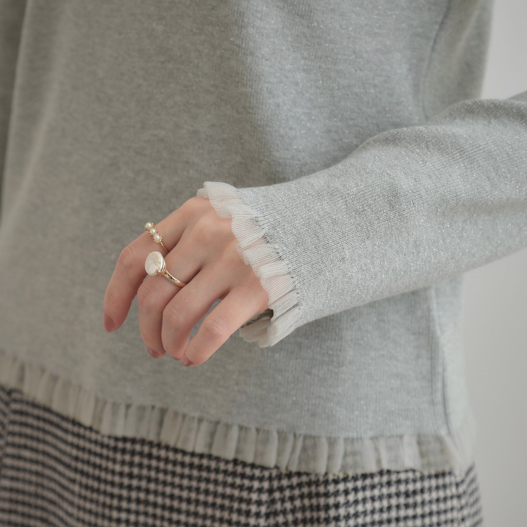 Couture broach「【大人可愛い・リボン取り外し可】前後2WAYラメリブ シアープチフリルニット」|ニット・セーター|