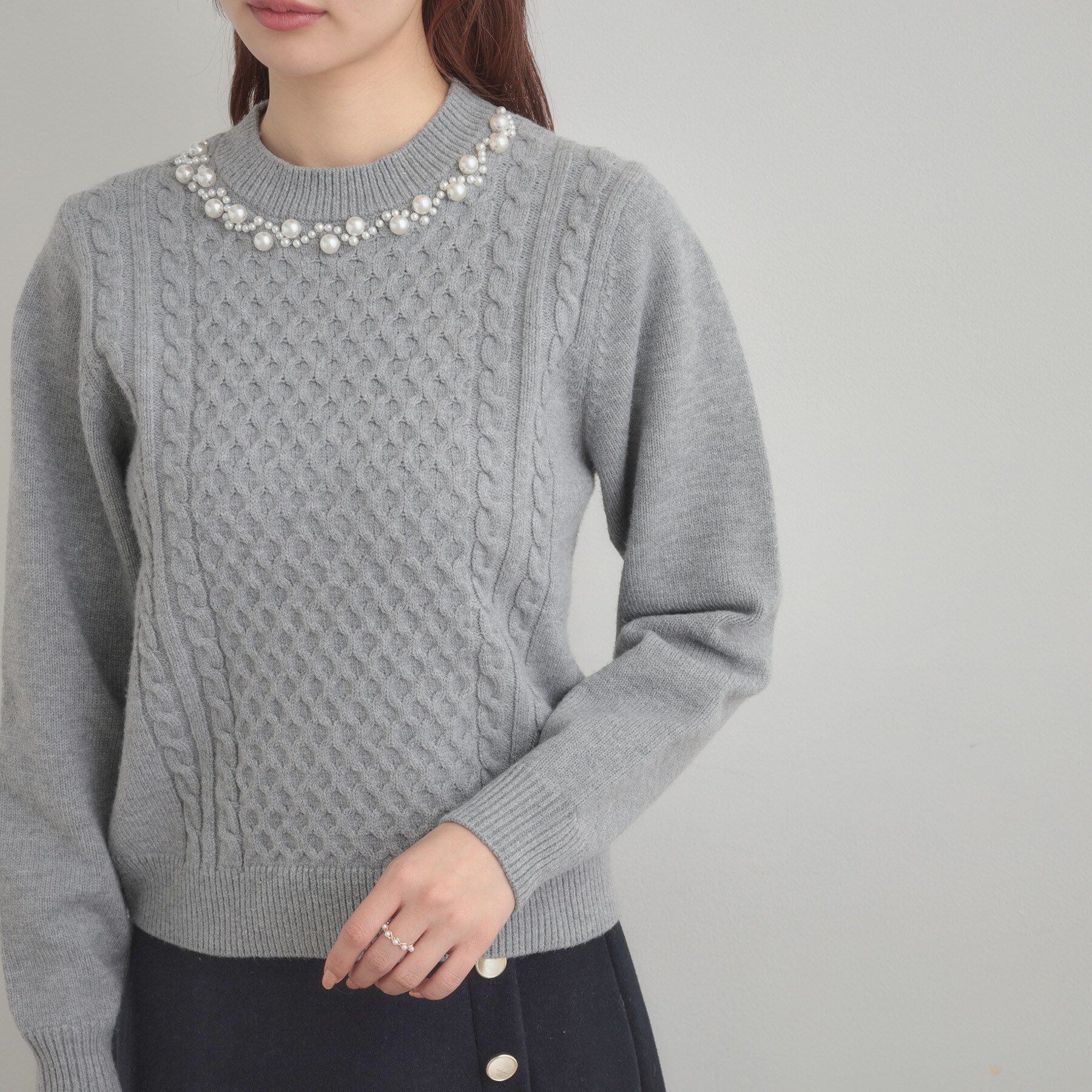 Couture broach「【きれいめ】パール調デザイン アラン柄ニット」|ニット・セーター|
