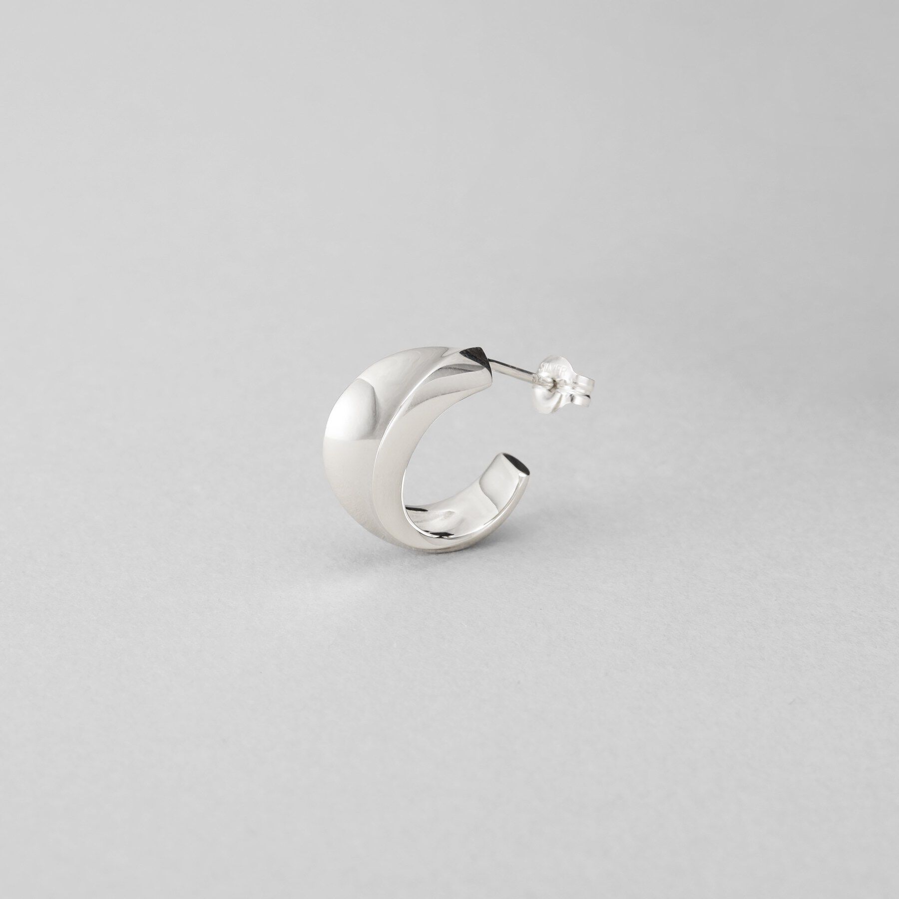 COCOSHNIK ONKITSCH「シルバー フローツイストピアス」|ピアス|