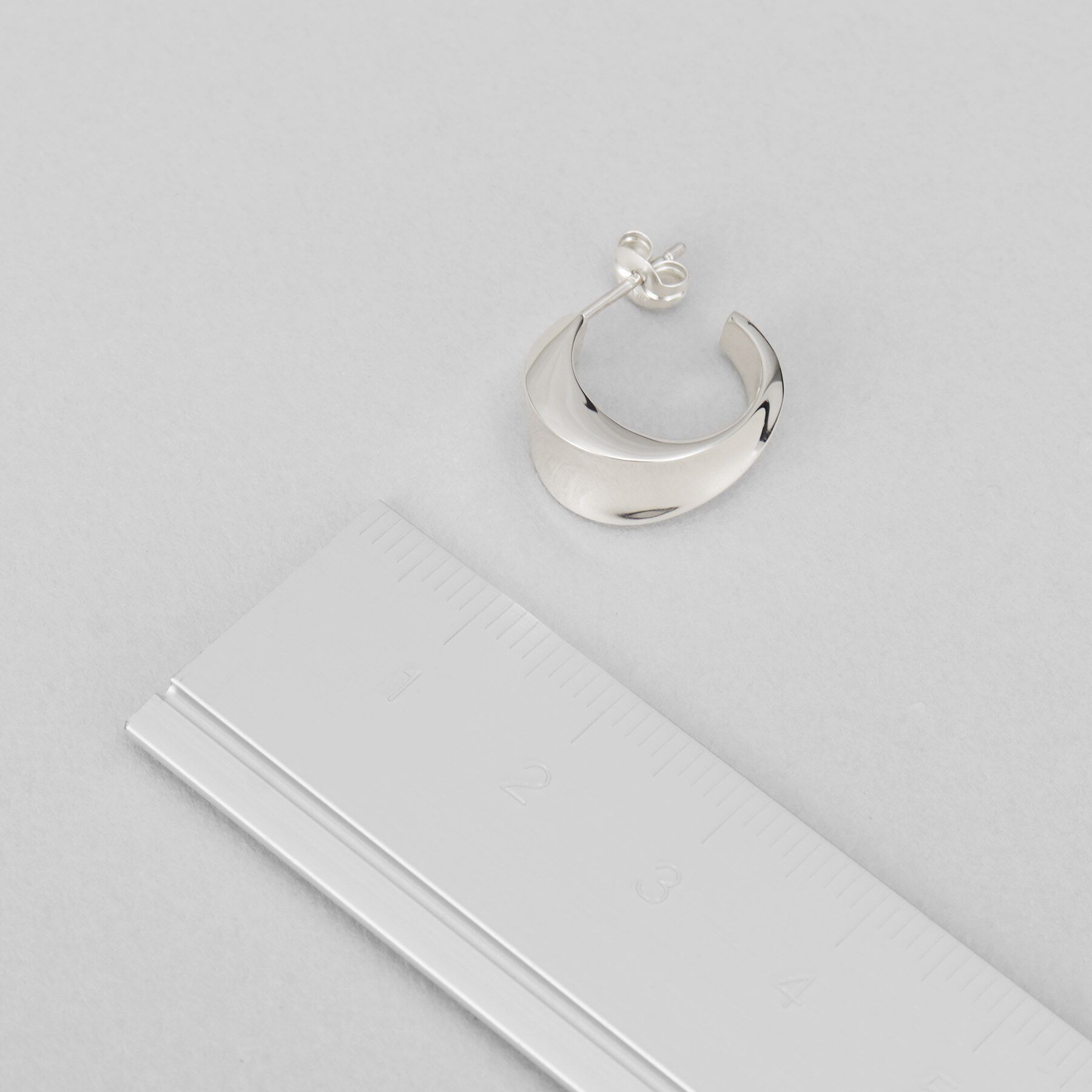 COCOSHNIK ONKITSCH「シルバー フローツイストピアス」|ピアス|