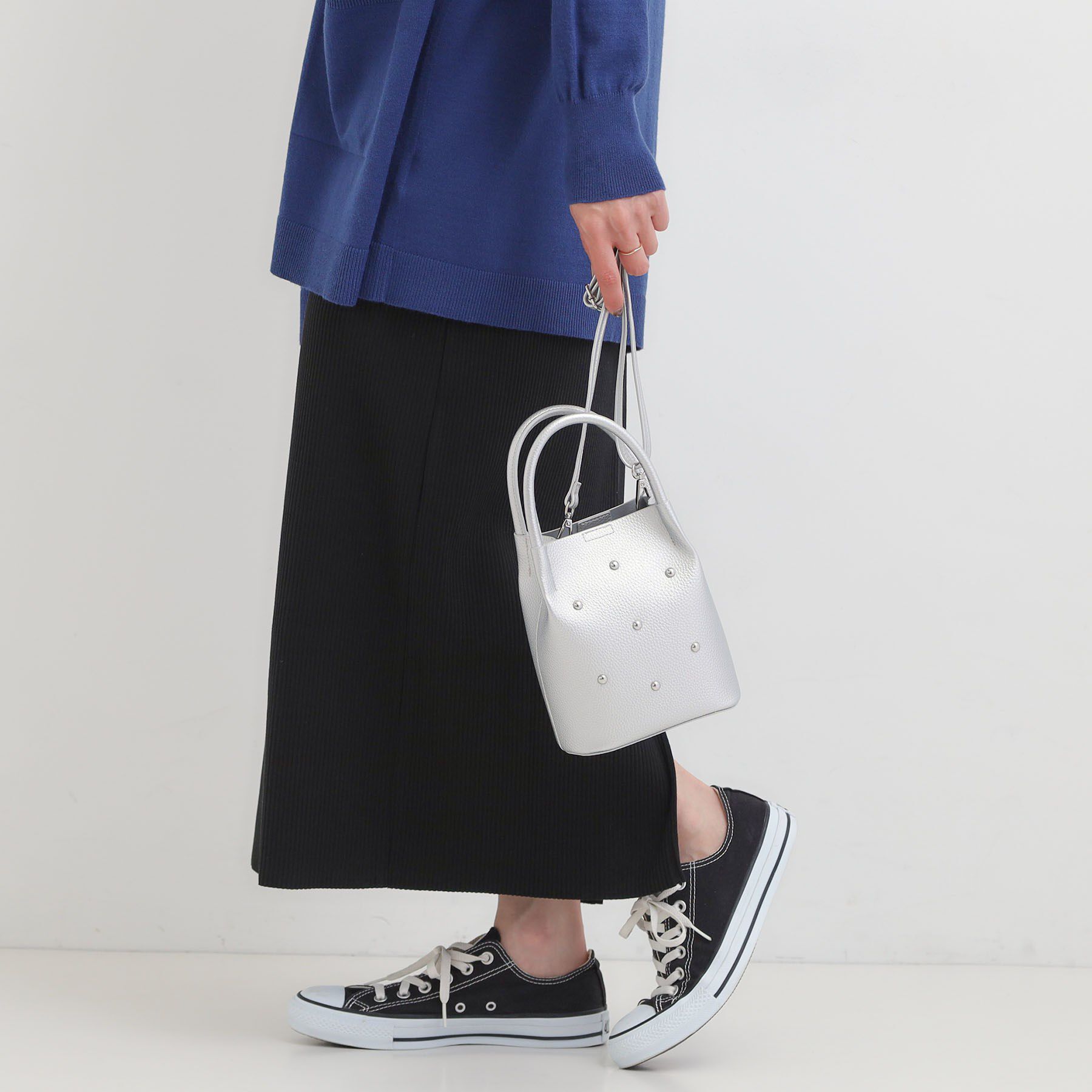 SHOO･LA･RUE「つまみハンドルスタッズミニショルダー」|ショルダー・メッセンジャー|シルバー(006)