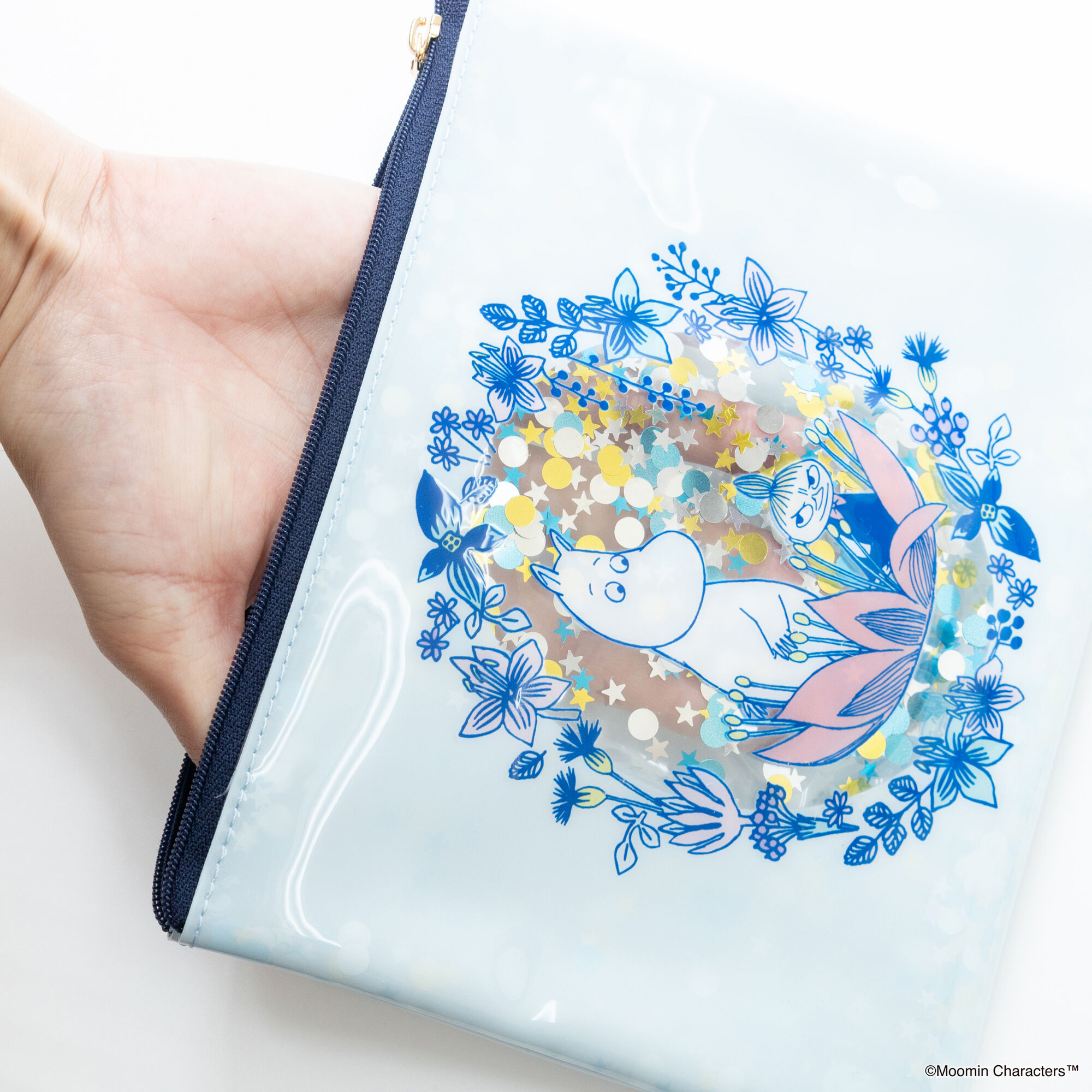  「MOOMIN FLOWER WREATH ミニフラットポーチ」|ポーチ|