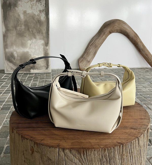  「【新色キャメル/人気のため再入荷/軽量/大容量】ロールハンドルバッグ」|トートバッグ|