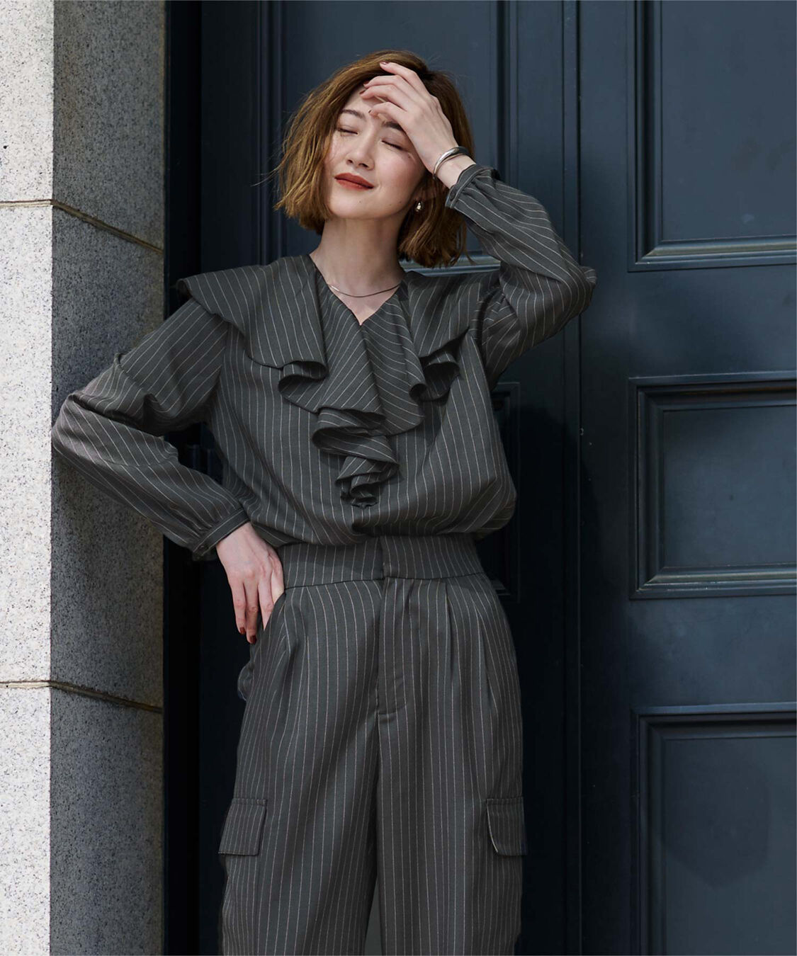 ur's「Vネックラッフルブラウス」|シャツ・ブラウス|