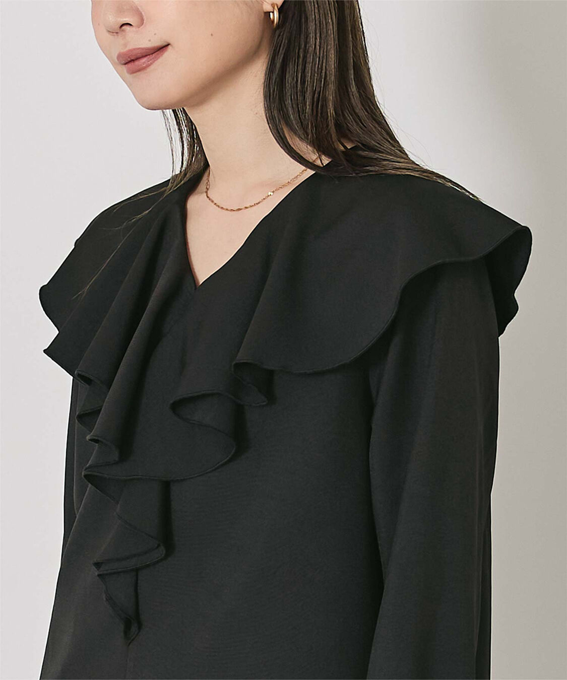 ur's「Vネックラッフルブラウス」|シャツ・ブラウス|